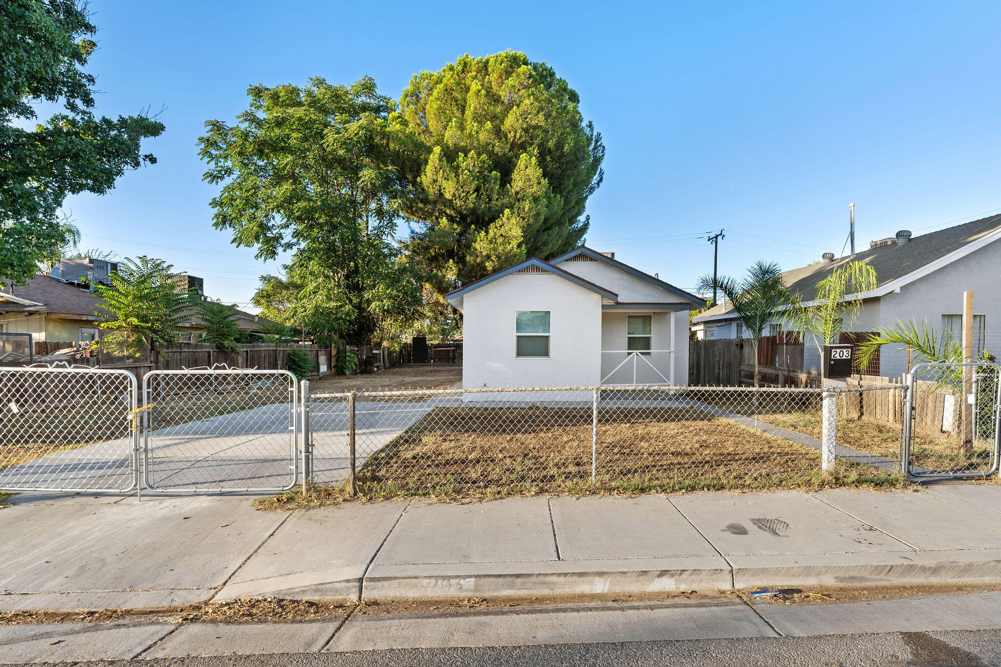203 E Belle Ave, Bakersfield, CA 93308