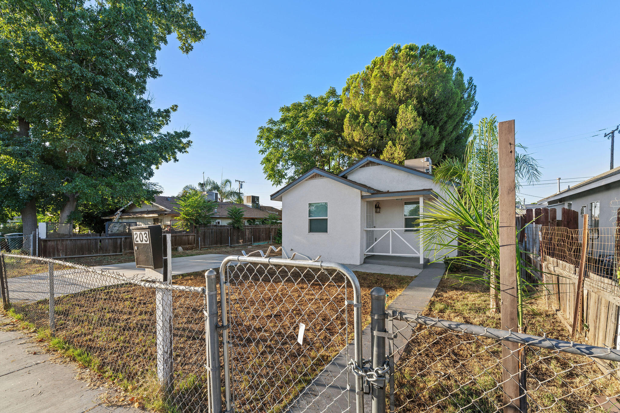203 E Belle Ave, Bakersfield, CA 93308