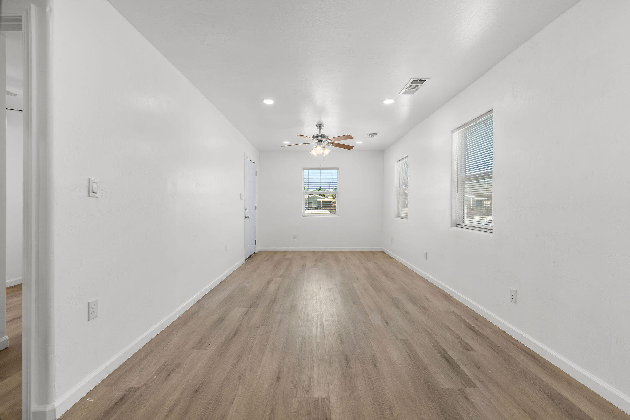 203 E Belle Ave, Bakersfield, CA 93308