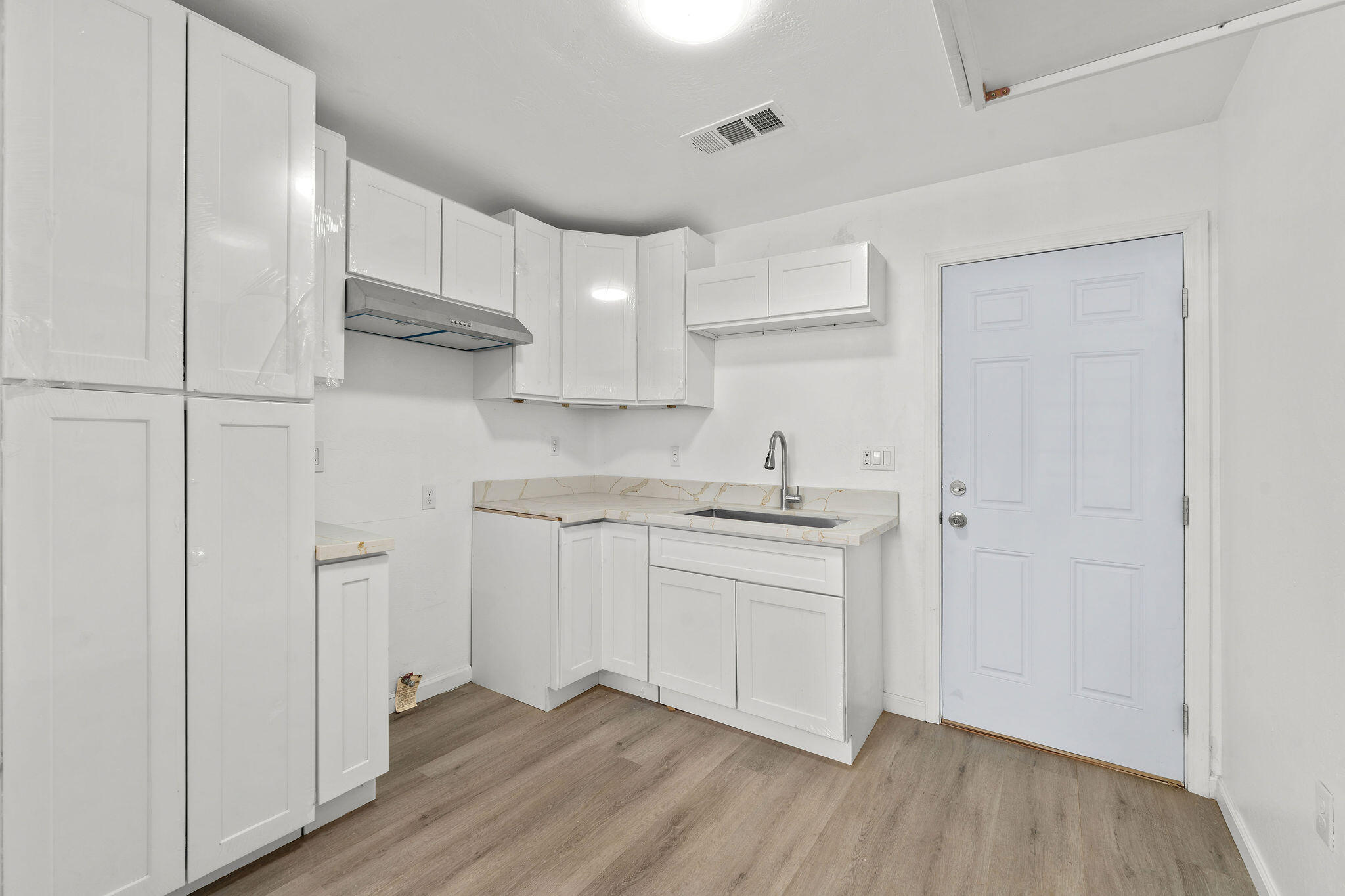 203 E Belle Ave, Bakersfield, CA 93308