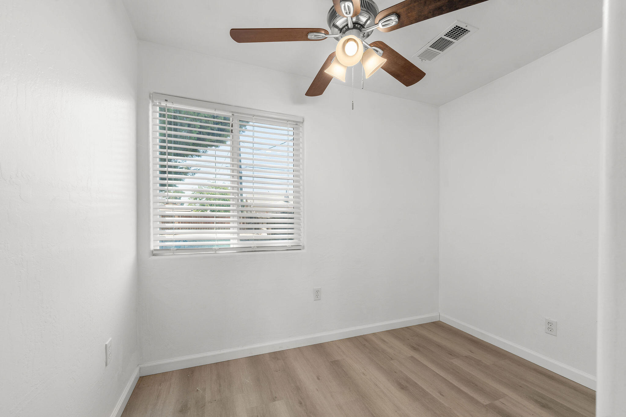 203 E Belle Ave, Bakersfield, CA 93308