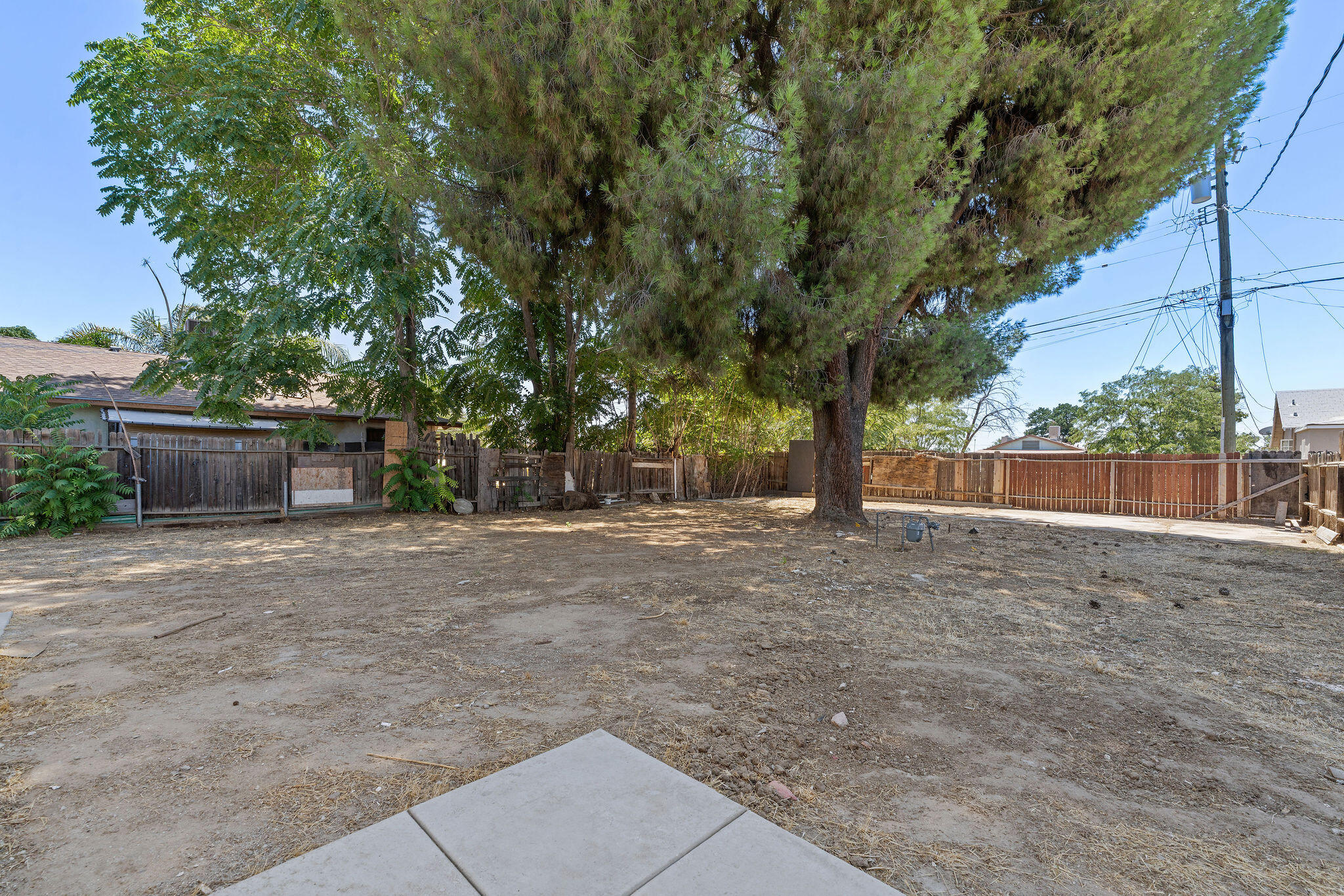 203 E Belle Ave, Bakersfield, CA 93308