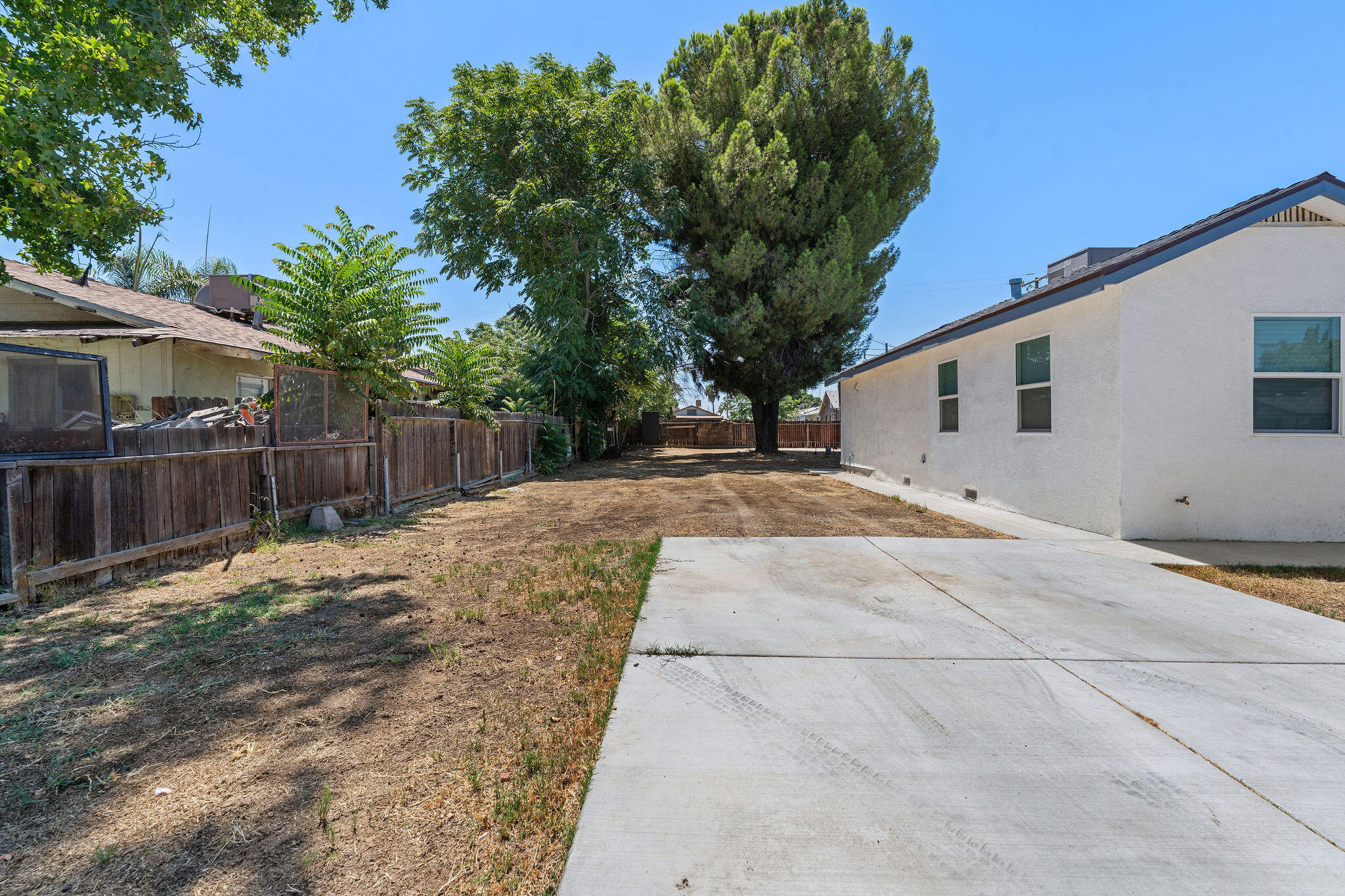 203 E Belle Ave, Bakersfield, CA 93308