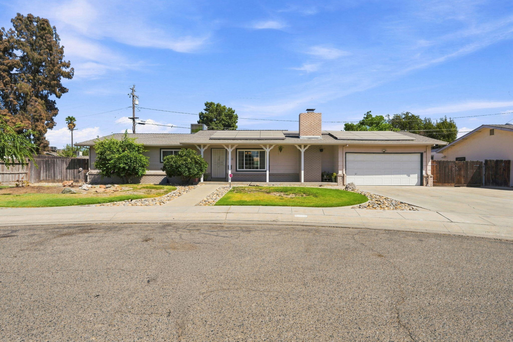 1738 W Monte Vista Ave, Visalia, CA 93277