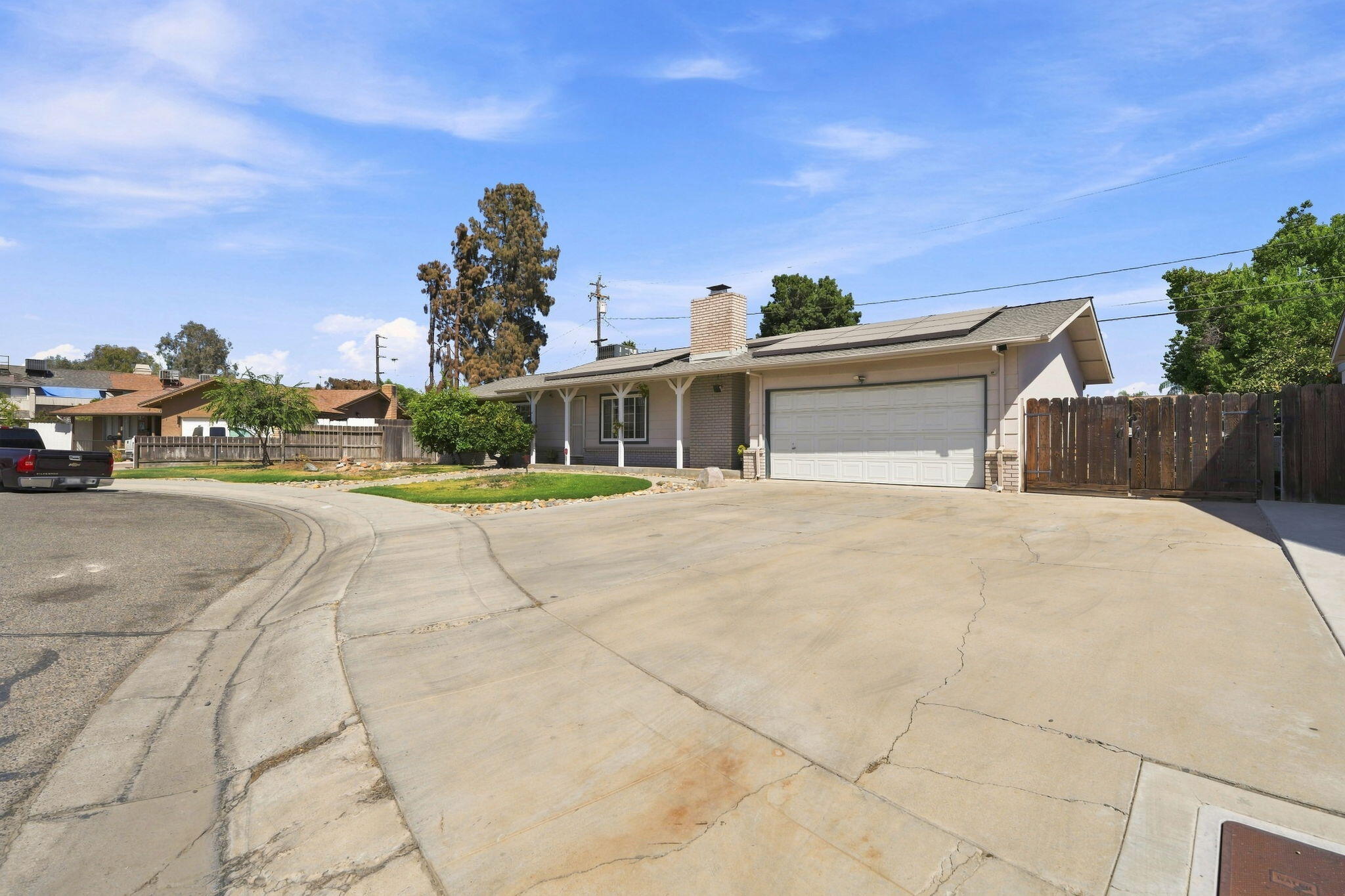 1738 W Monte Vista Ave, Visalia, CA 93277
