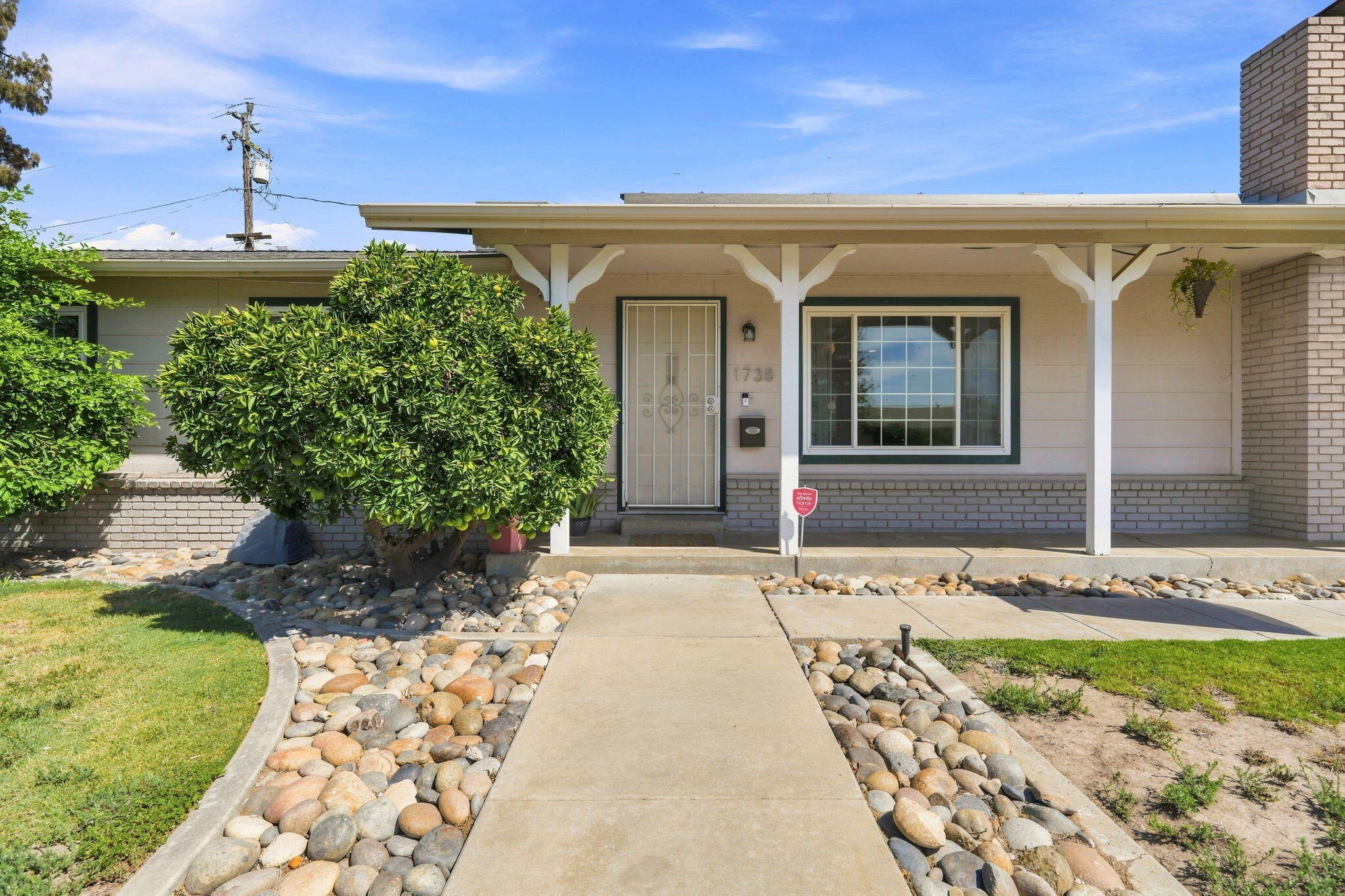 1738 W Monte Vista Ave, Visalia, CA 93277