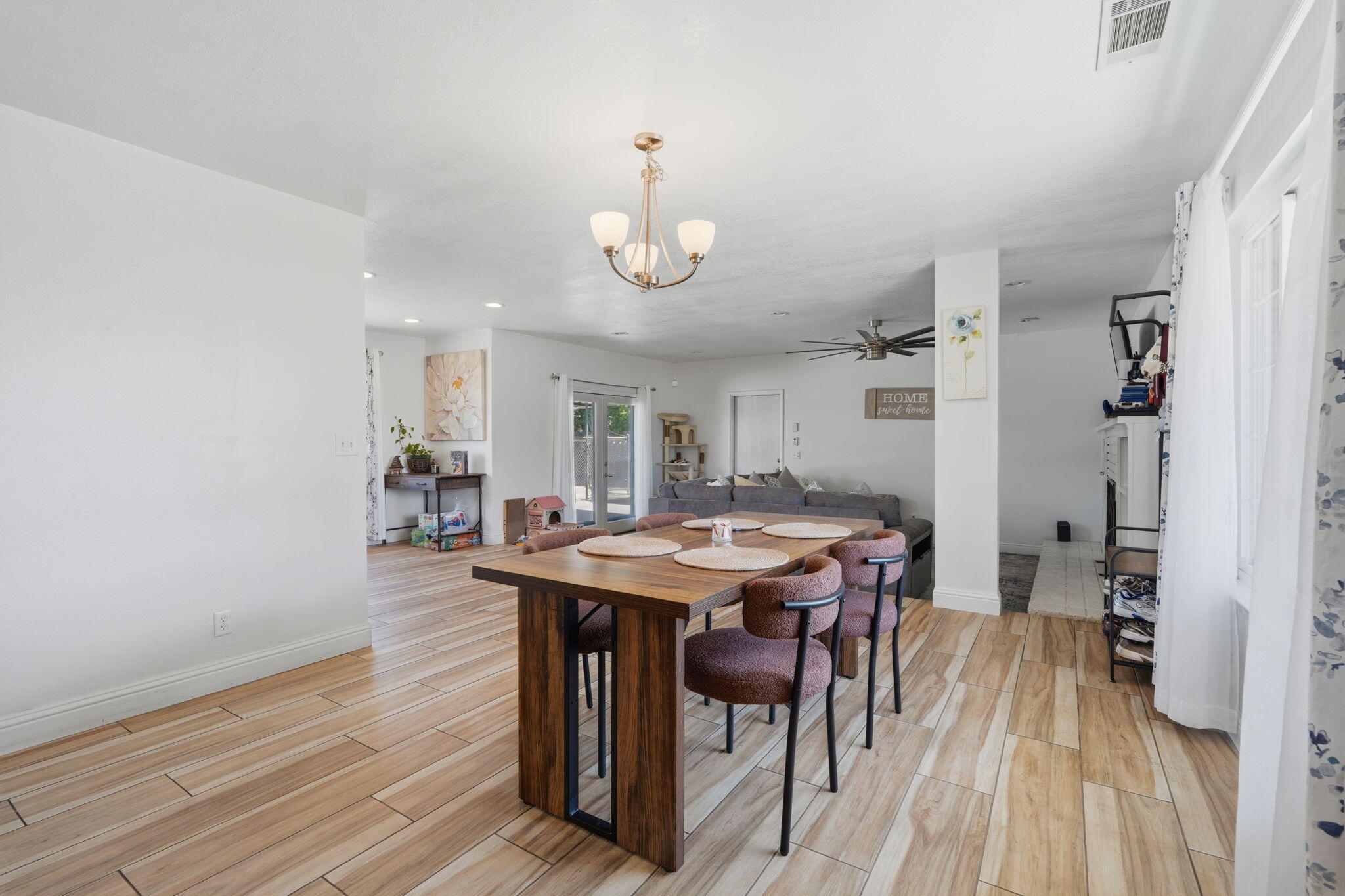 1738 W Monte Vista Ave, Visalia, CA 93277