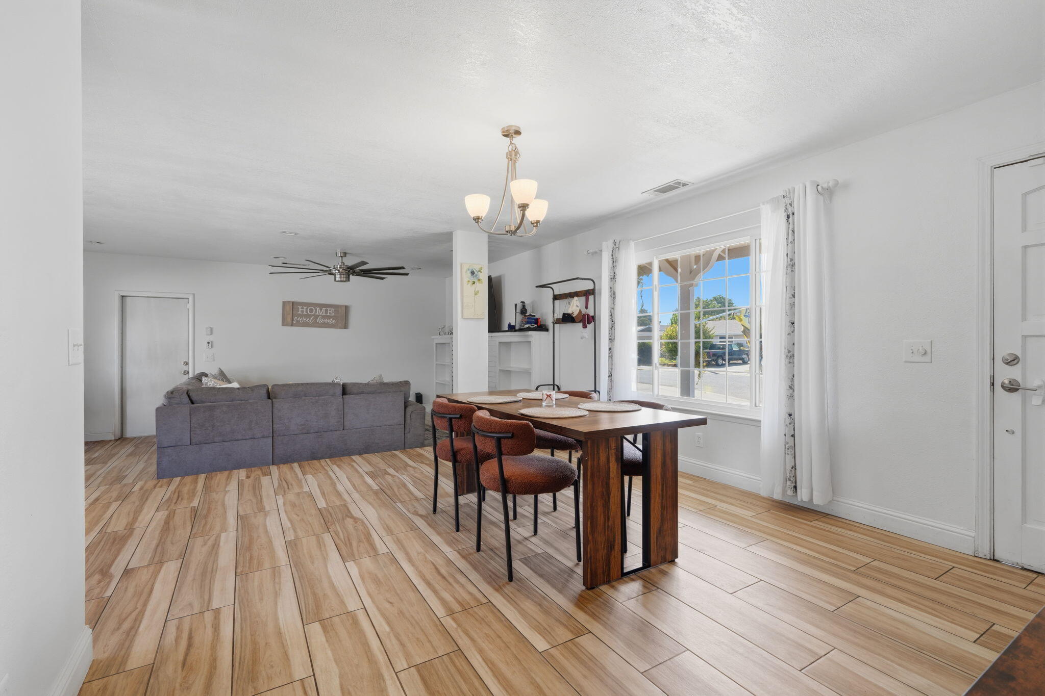 1738 W Monte Vista Ave, Visalia, CA 93277