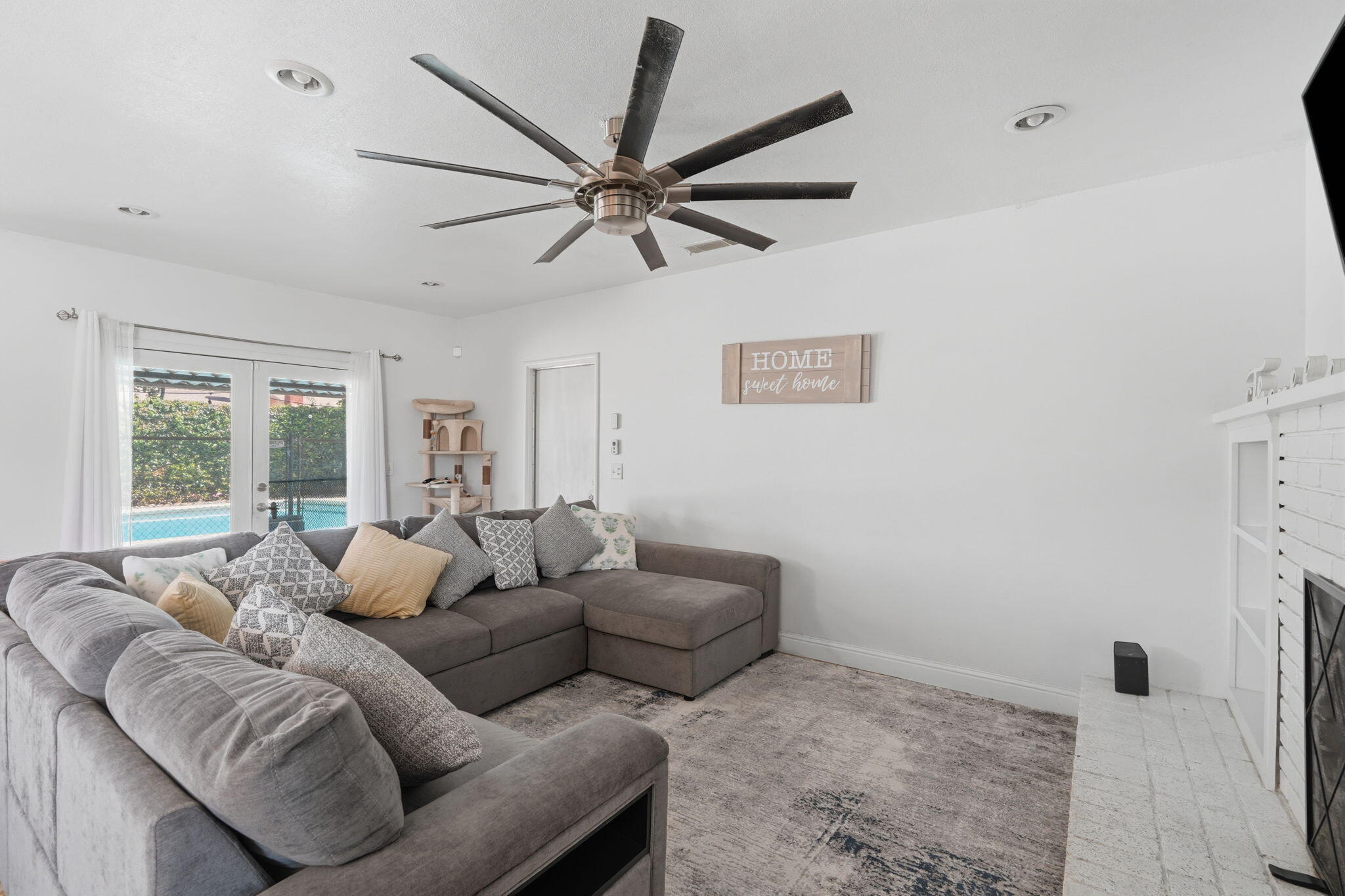 1738 W Monte Vista Ave, Visalia, CA 93277