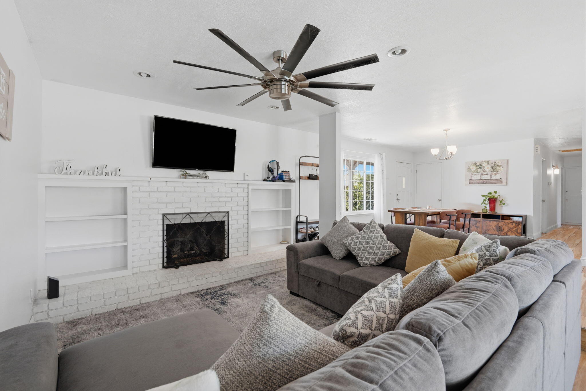 1738 W Monte Vista Ave, Visalia, CA 93277