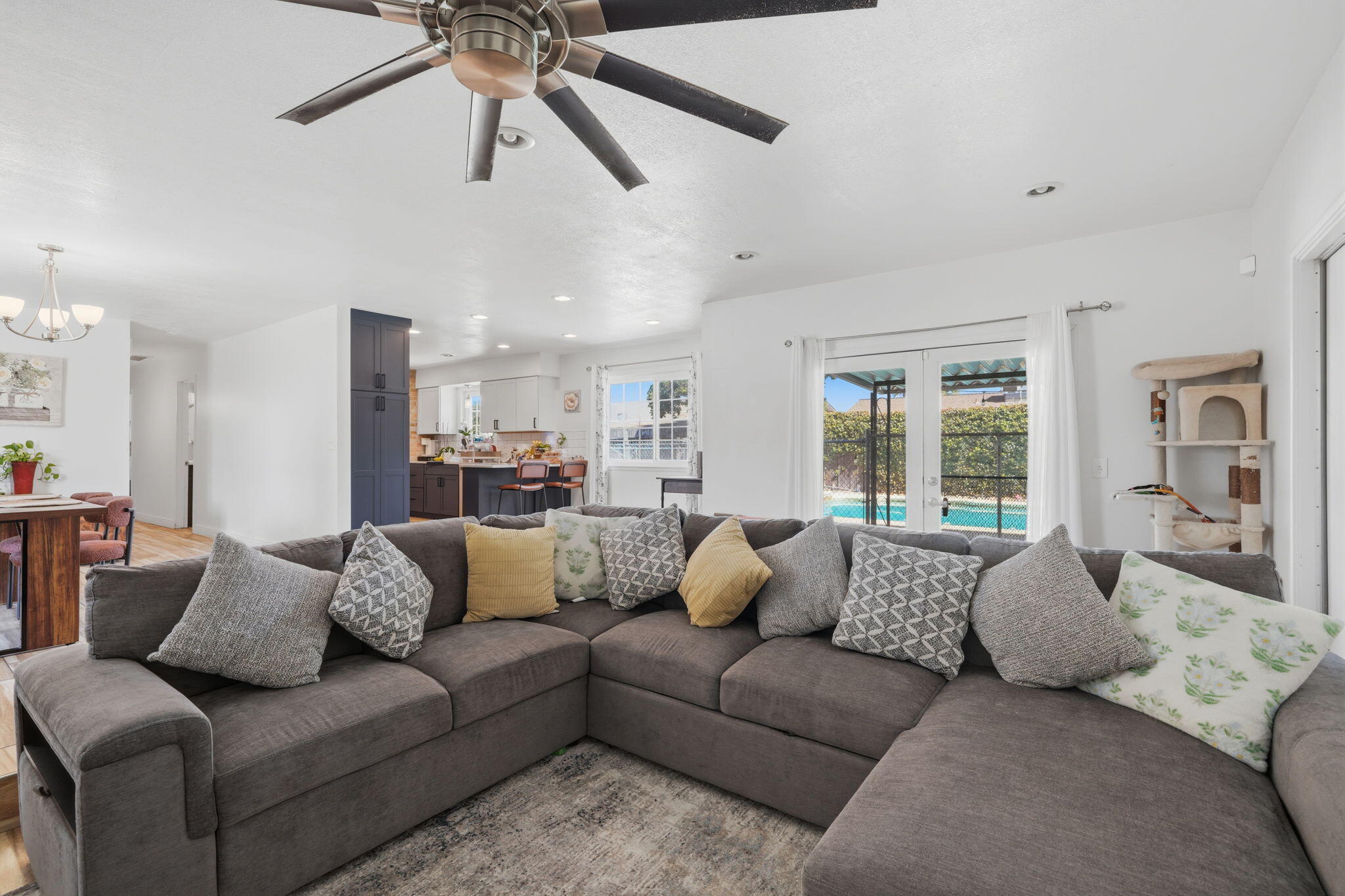 1738 W Monte Vista Ave, Visalia, CA 93277