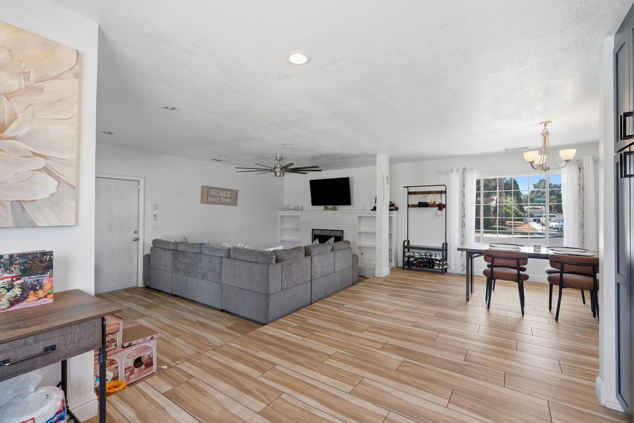 1738 W Monte Vista Ave, Visalia, CA 93277