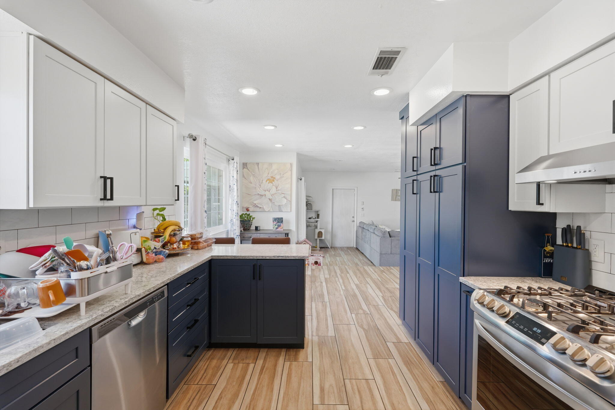 1738 W Monte Vista Ave, Visalia, CA 93277