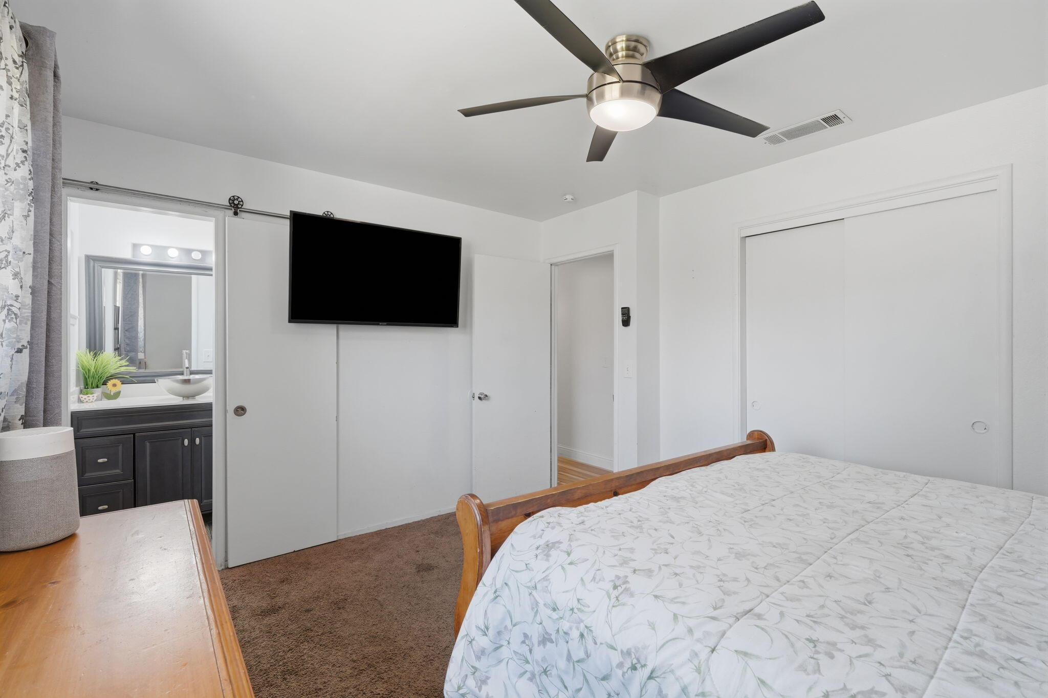 1738 W Monte Vista Ave, Visalia, CA 93277
