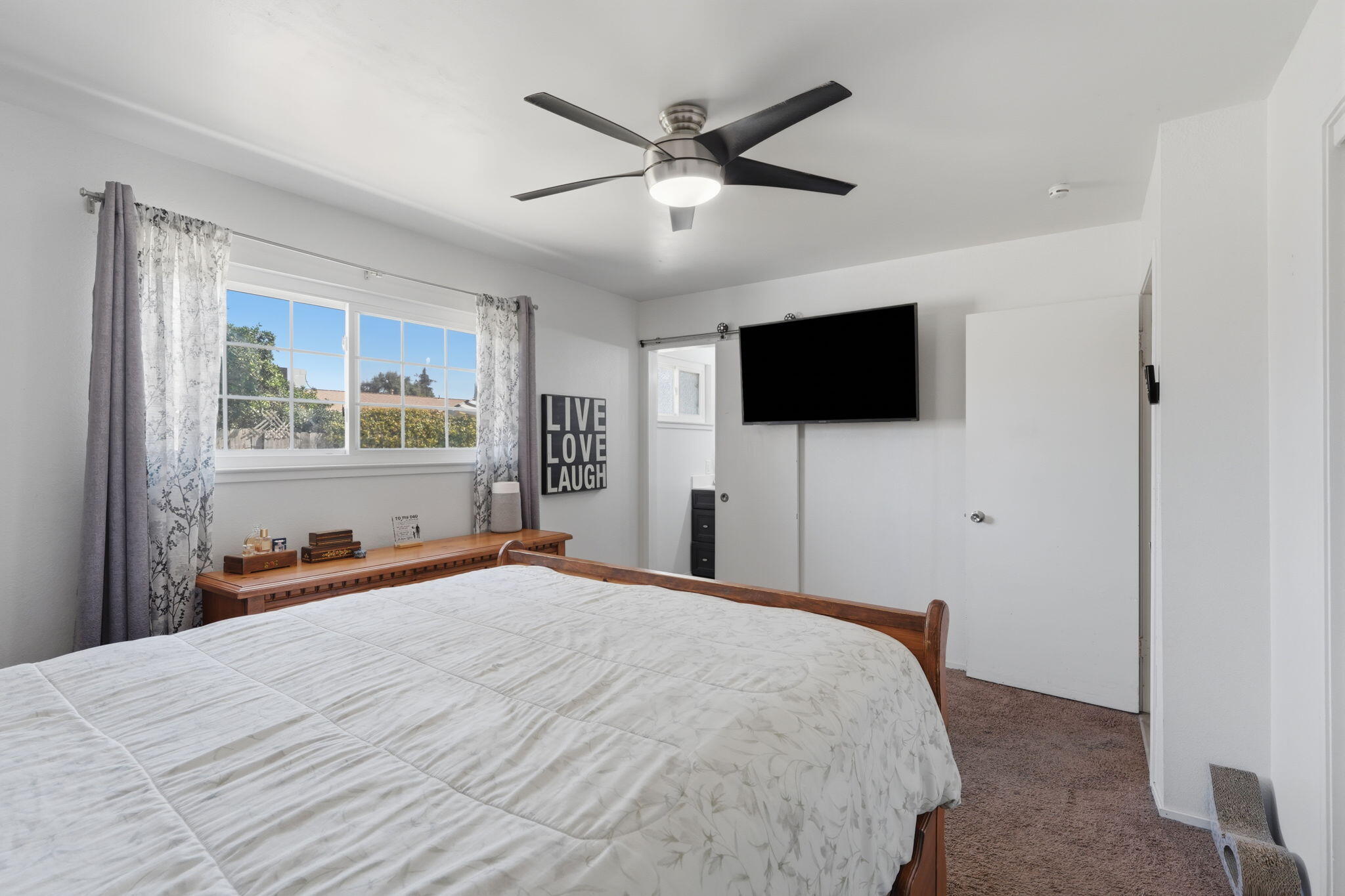 1738 W Monte Vista Ave, Visalia, CA 93277
