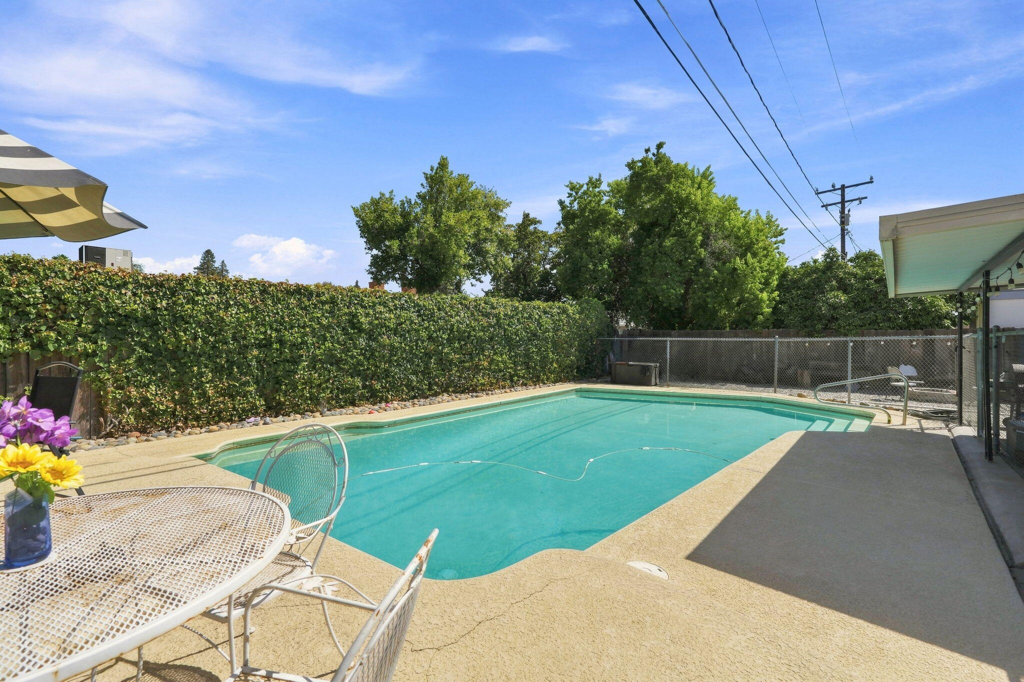 1738 W Monte Vista Ave, Visalia, CA 93277