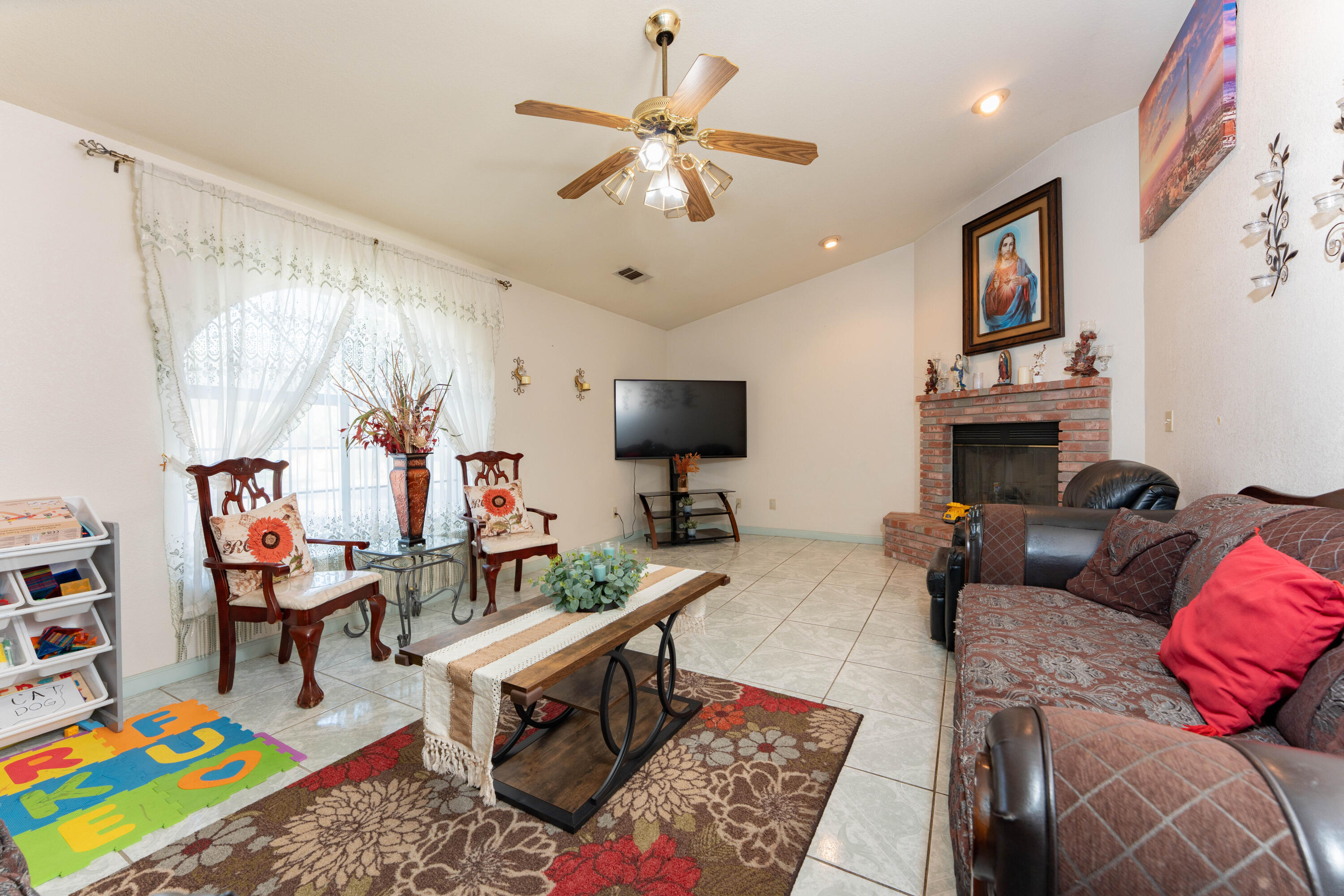 91 N Silver Maple Way, Porterville, CA 93257