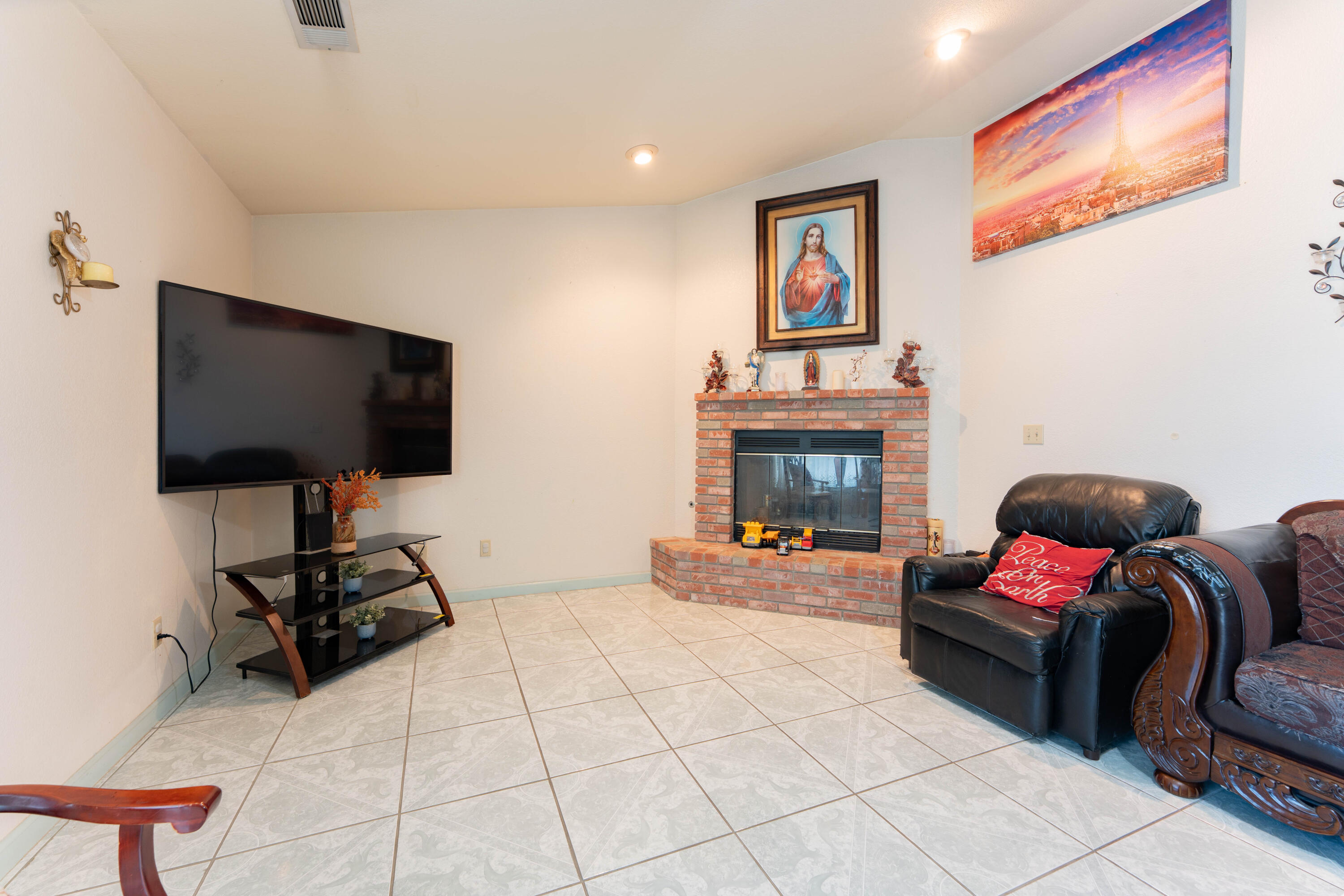 91 N Silver Maple Way, Porterville, CA 93257