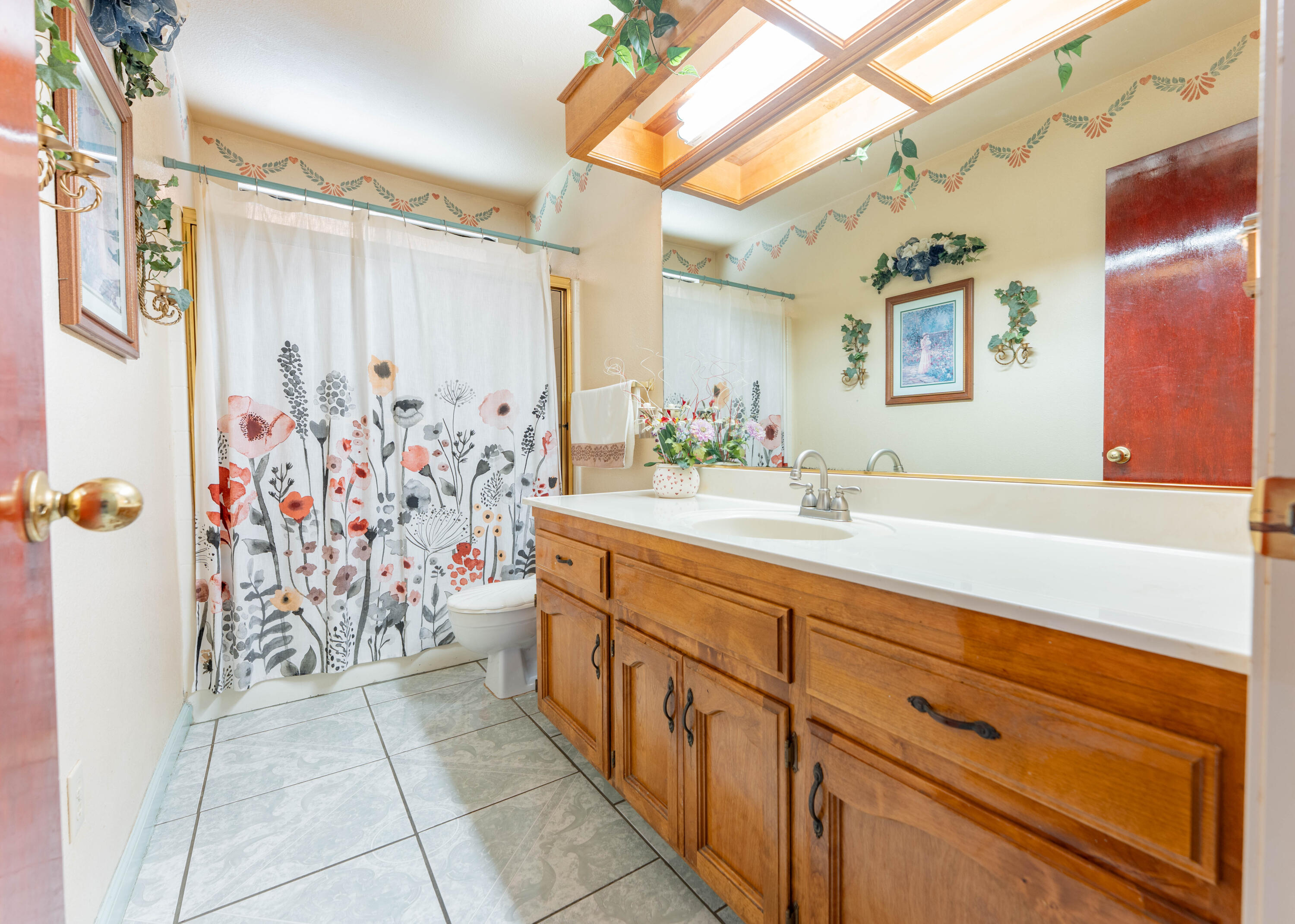 91 N Silver Maple Way, Porterville, CA 93257