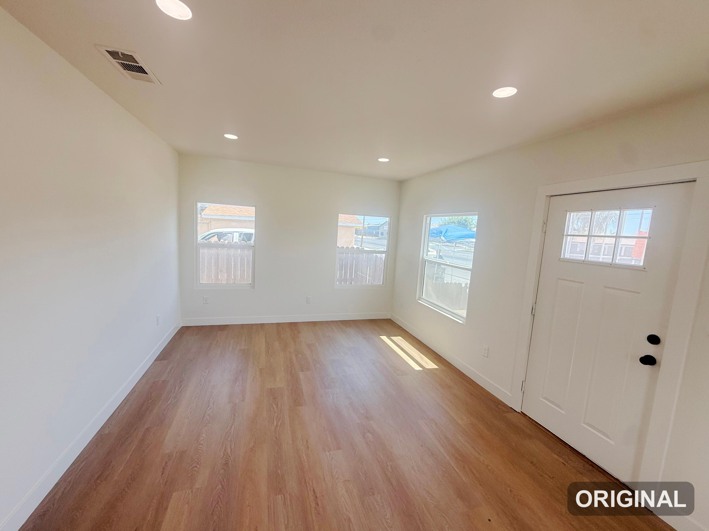 220 W Cross Ave, Tulare, CA 93274