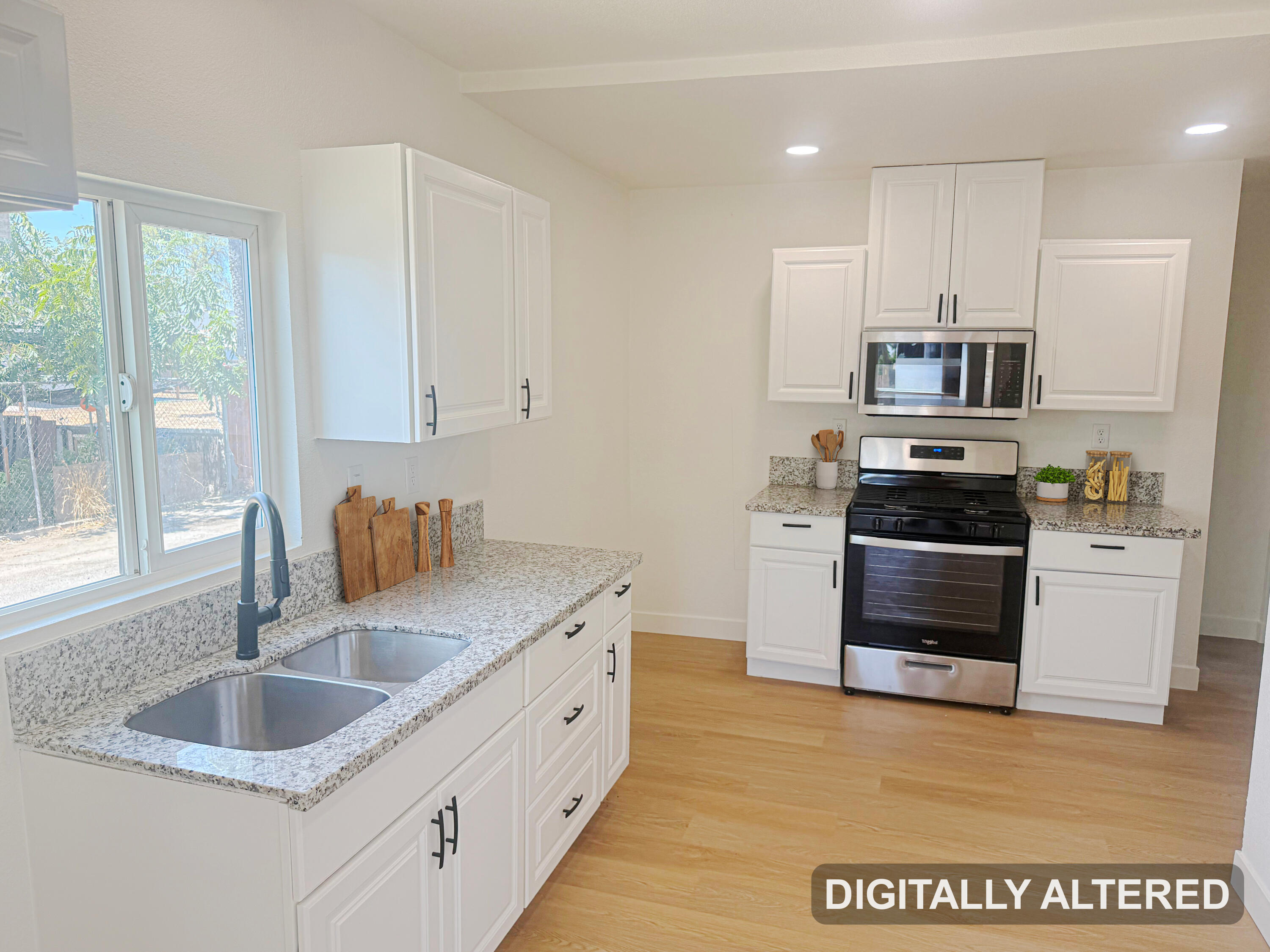 220 W Cross Ave, Tulare, CA 93274