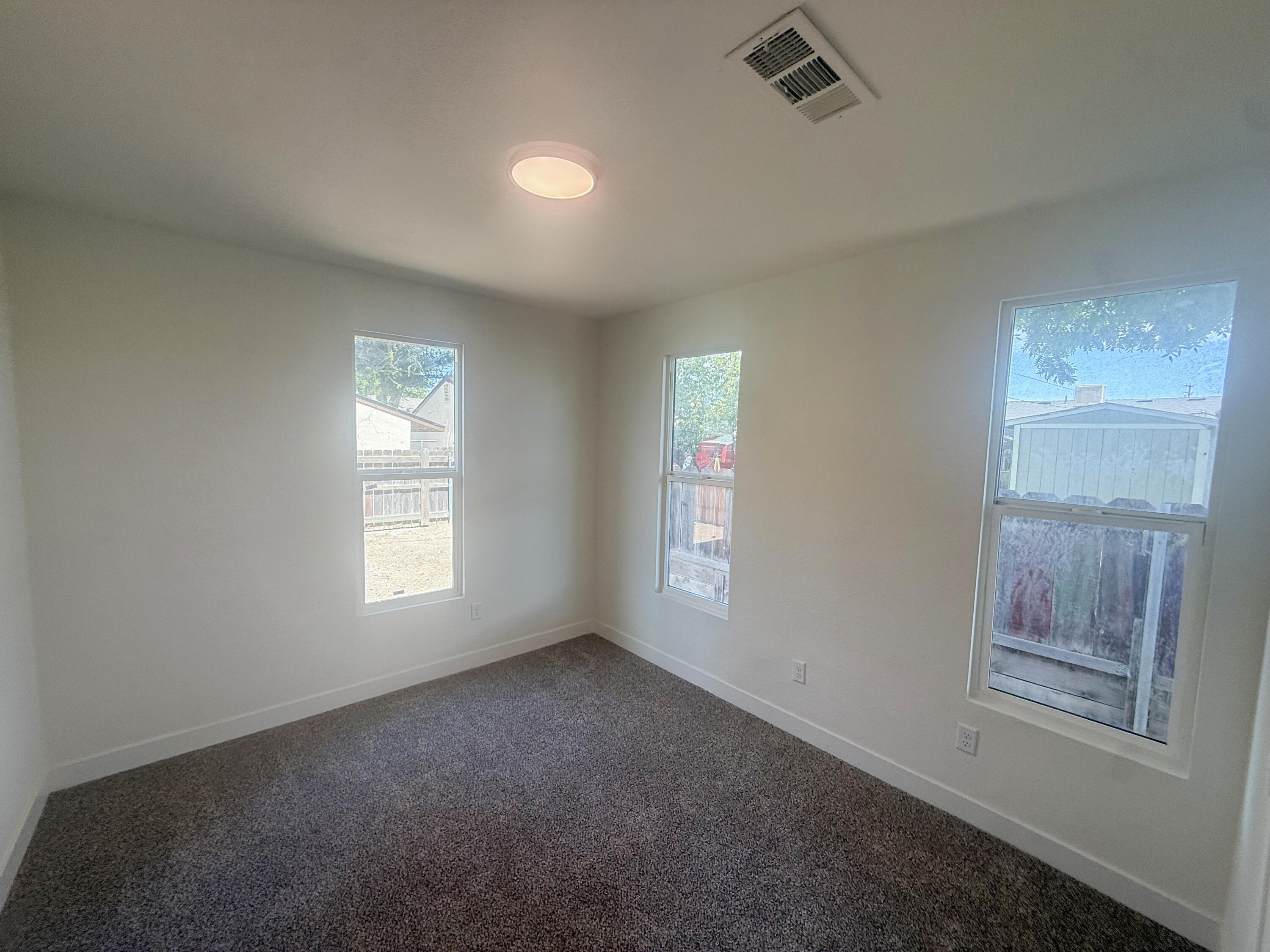 220 W Cross Ave, Tulare, CA 93274