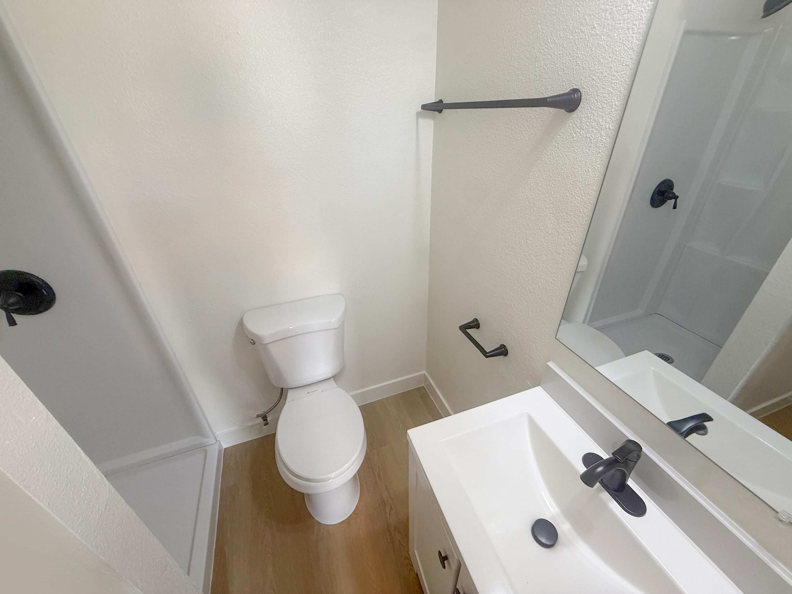 220 W Cross Ave, Tulare, CA 93274