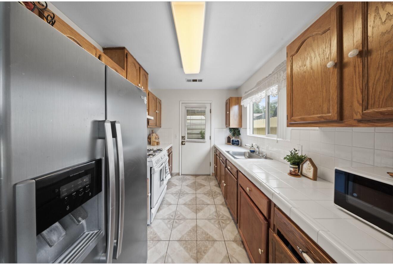 461 Rio Bonito St, Porterville, CA 93257