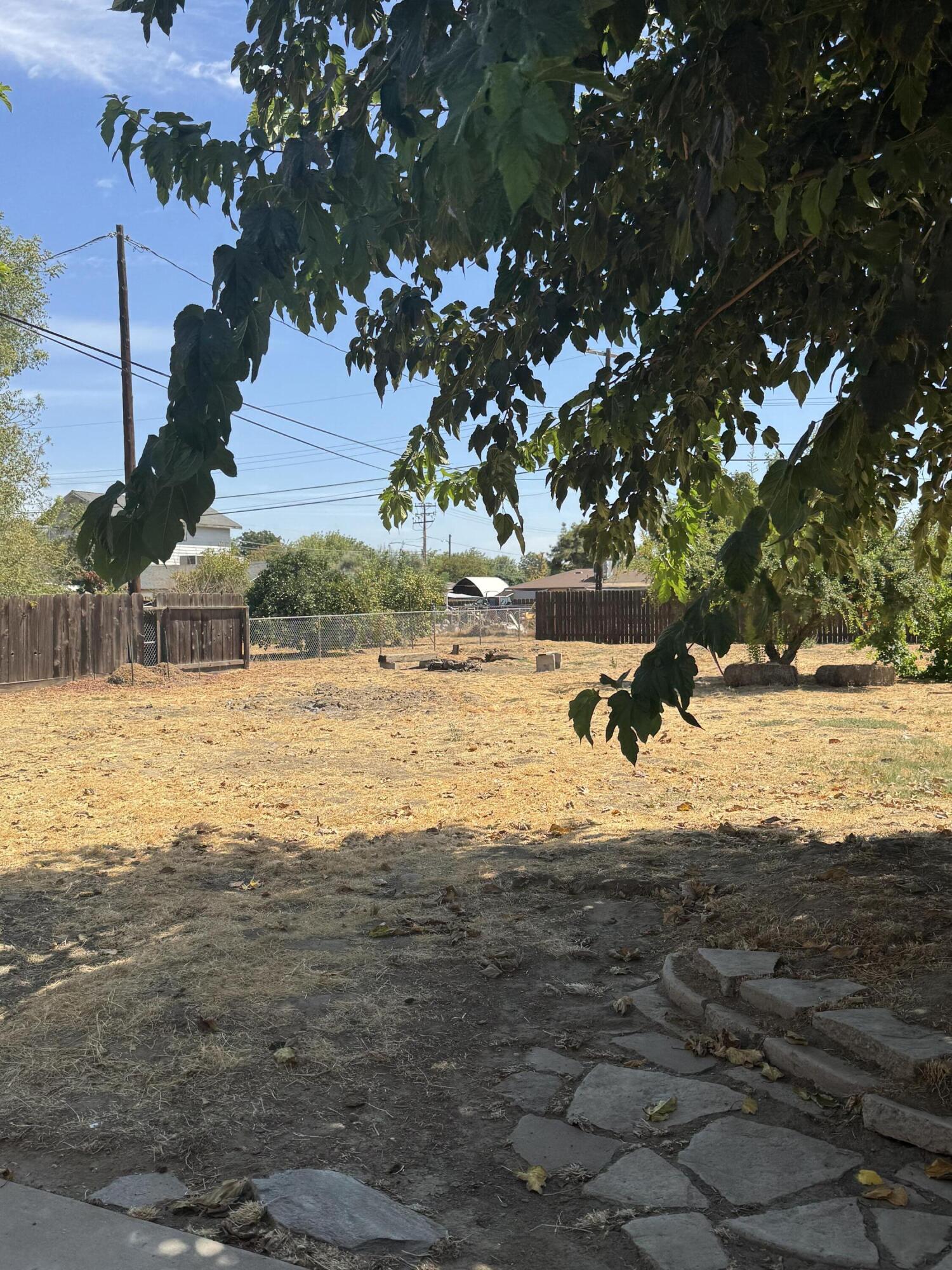 1609 Pleasant Way, Hanford, CA 93230