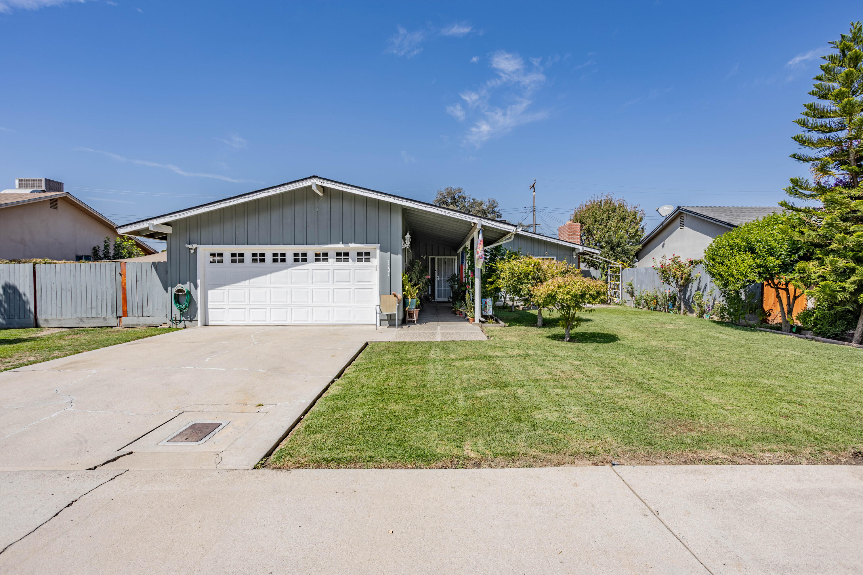 1101 S Mountain St, Visalia, CA 93277
