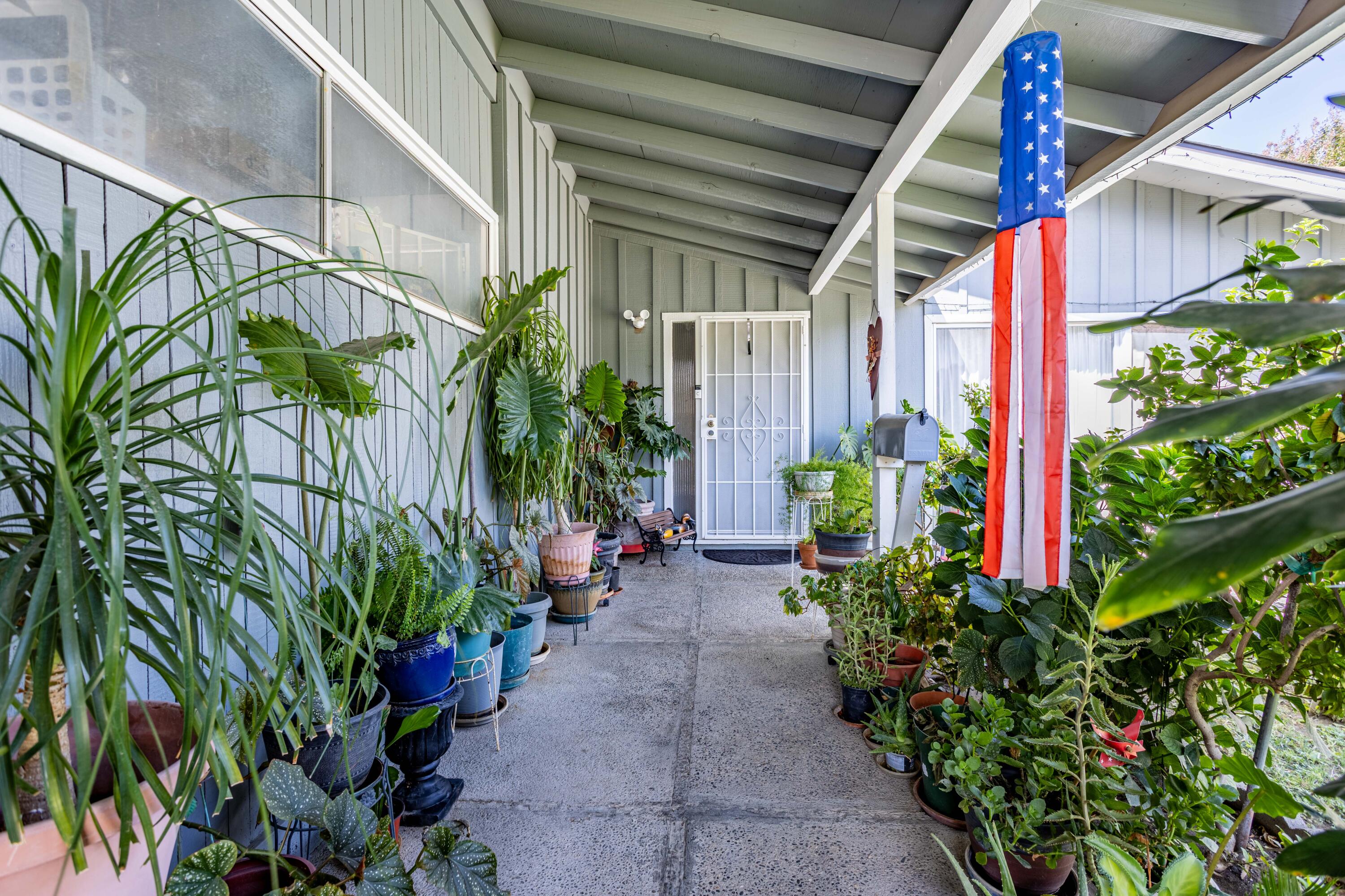 1101 S Mountain St, Visalia, CA 93277