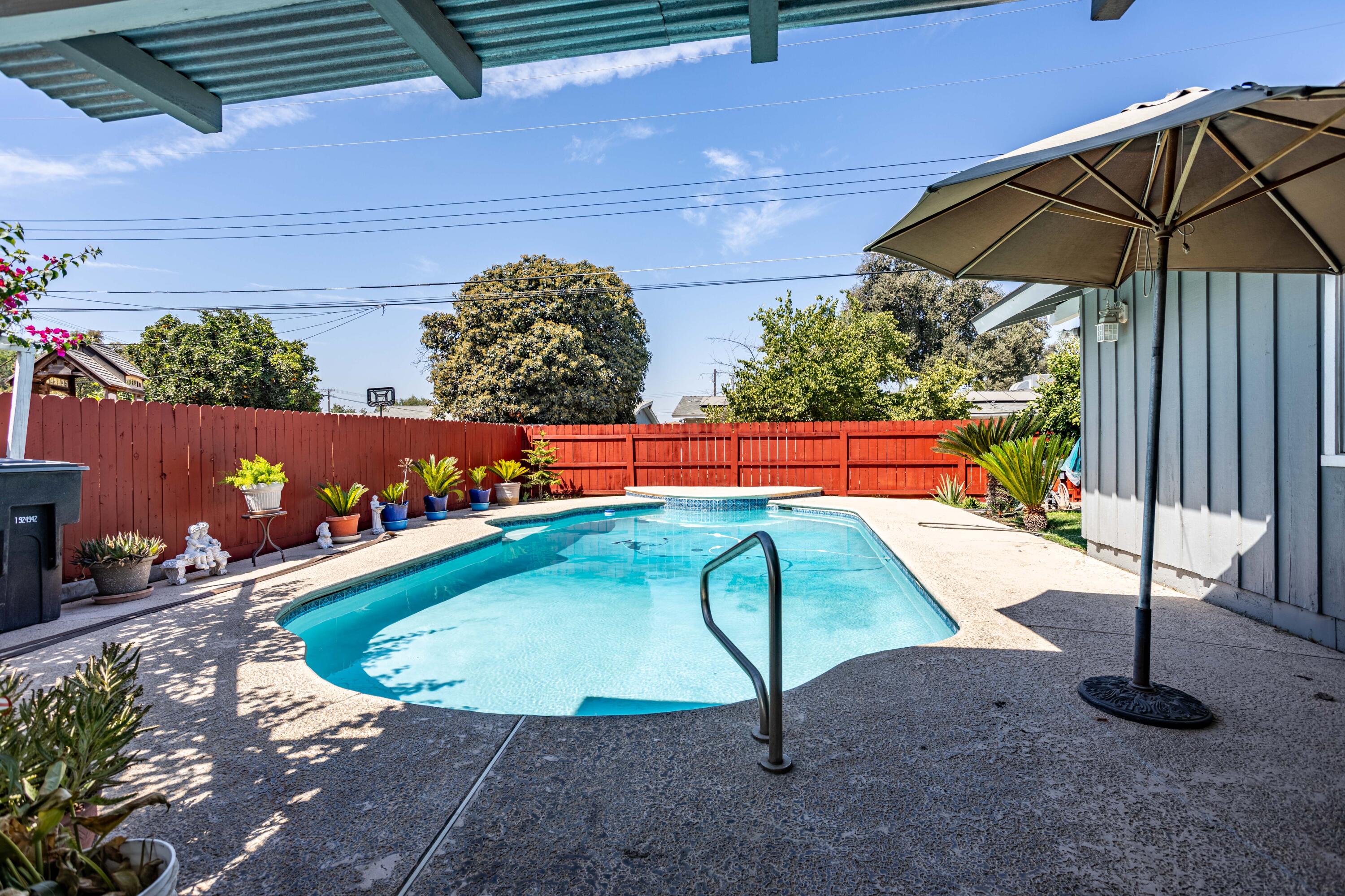 1101 S Mountain St, Visalia, CA 93277