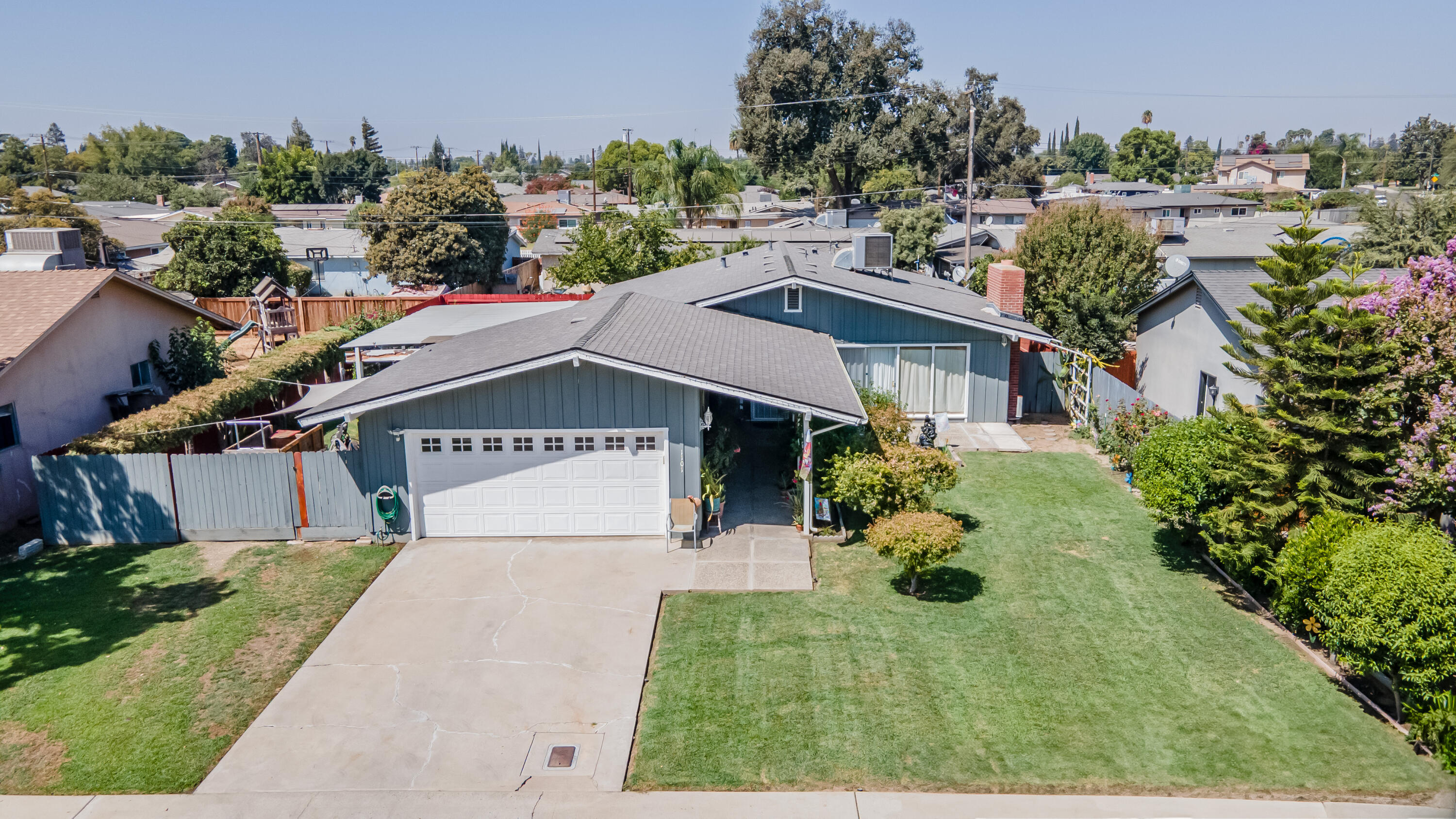 1101 S Mountain St, Visalia, CA 93277