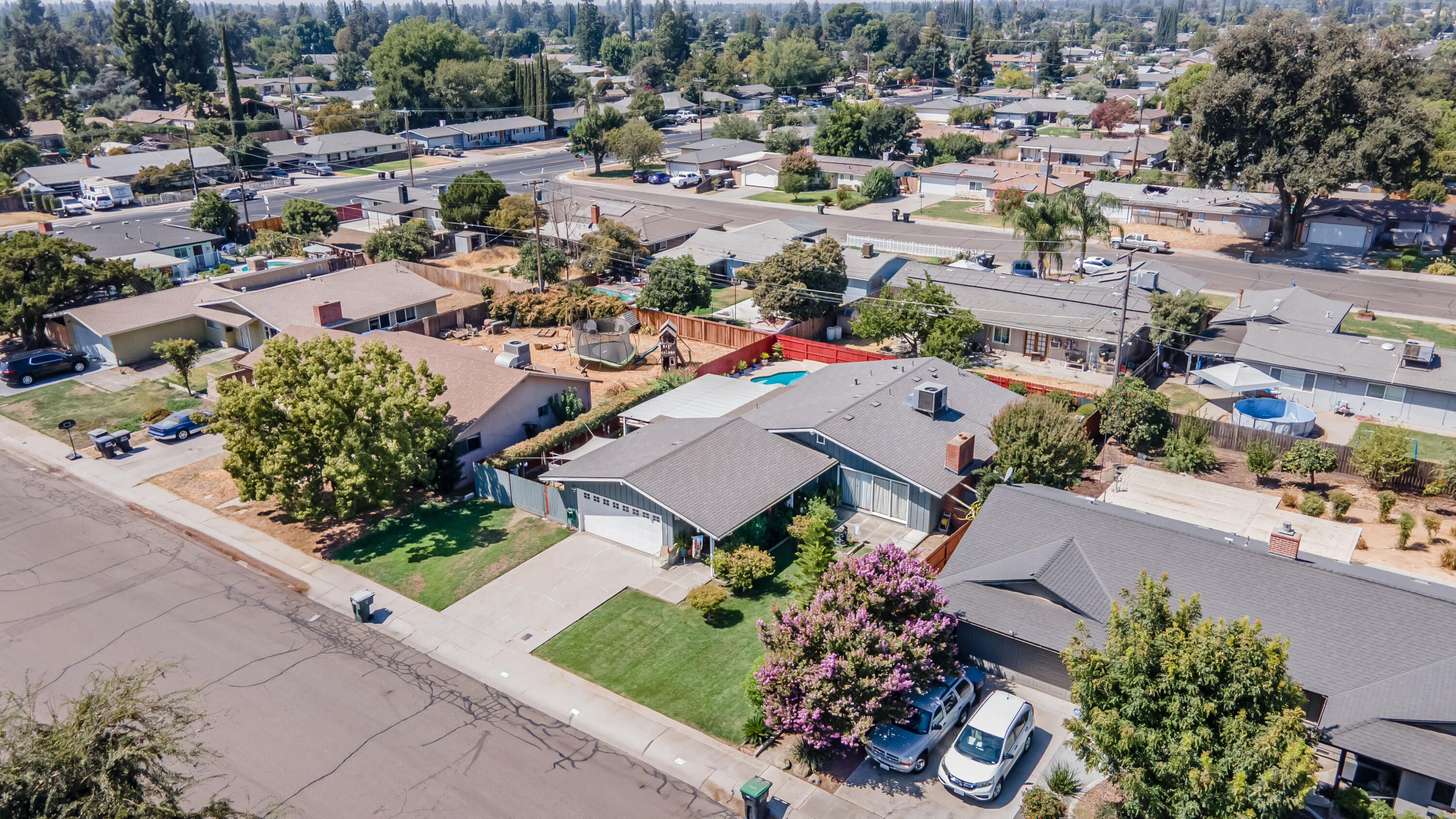 1101 S Mountain St, Visalia, CA 93277