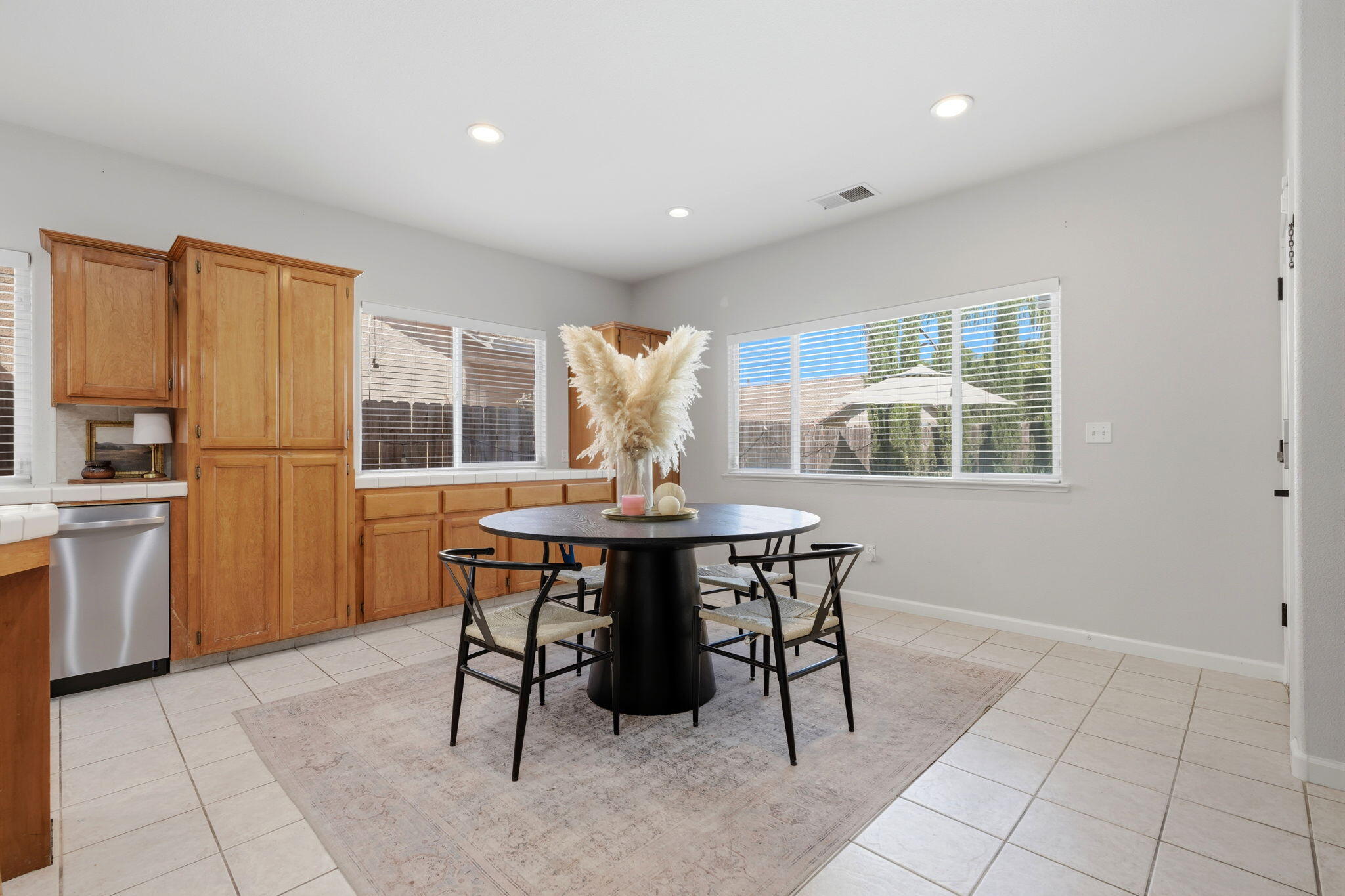 1858 E Mono Pl, Tulare, CA 93274