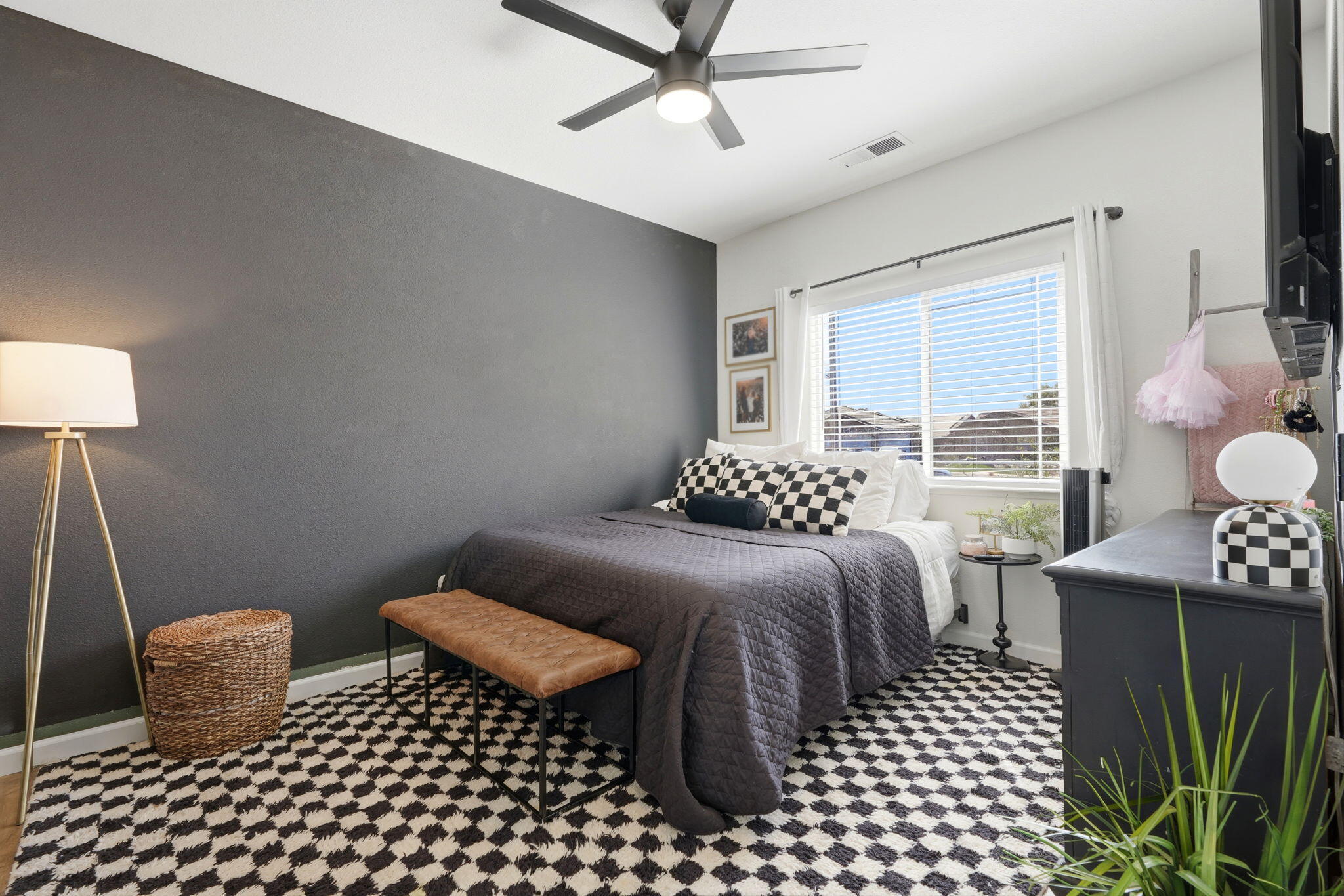 1858 E Mono Pl, Tulare, CA 93274