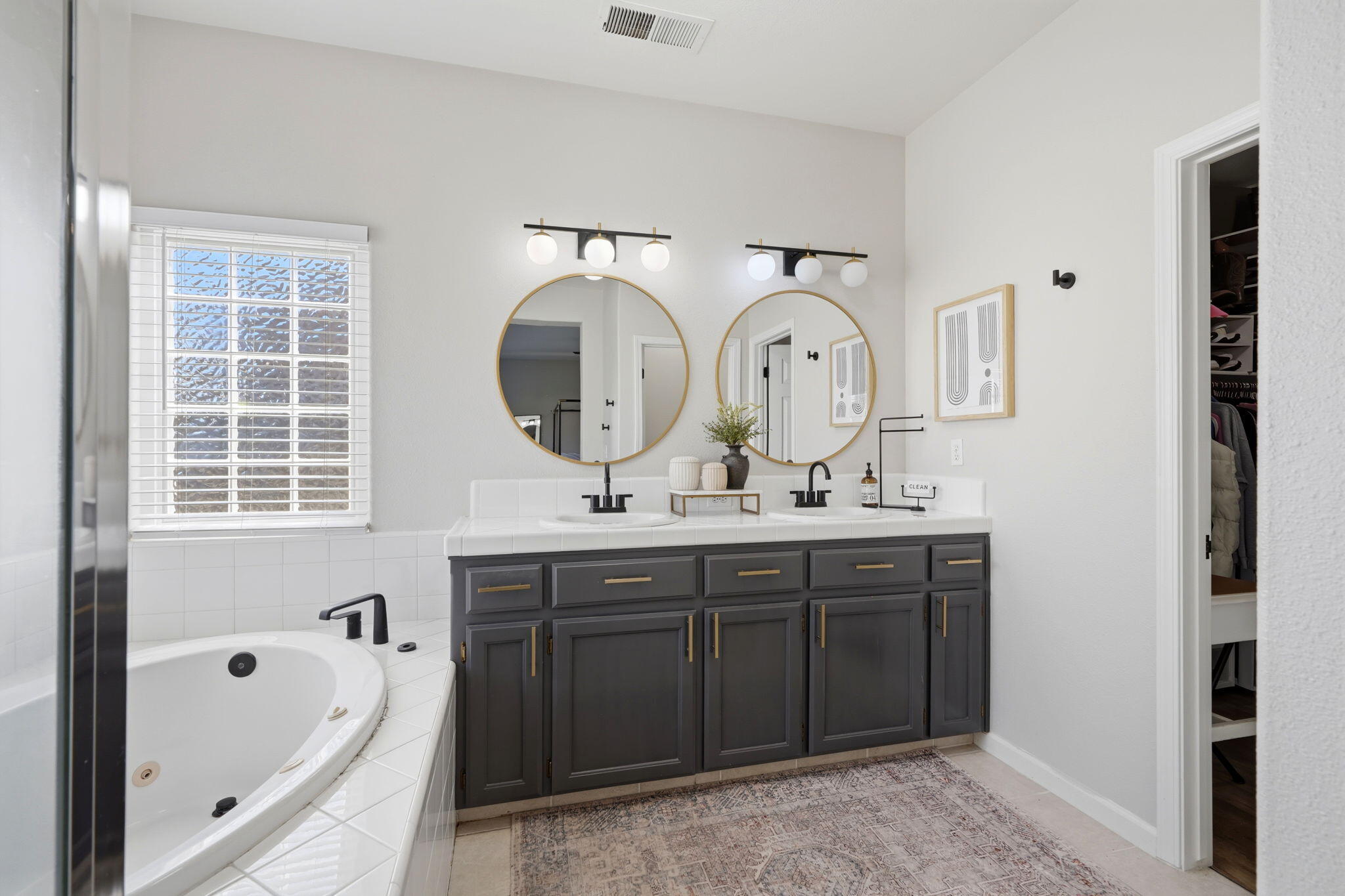 1858 E Mono Pl, Tulare, CA 93274
