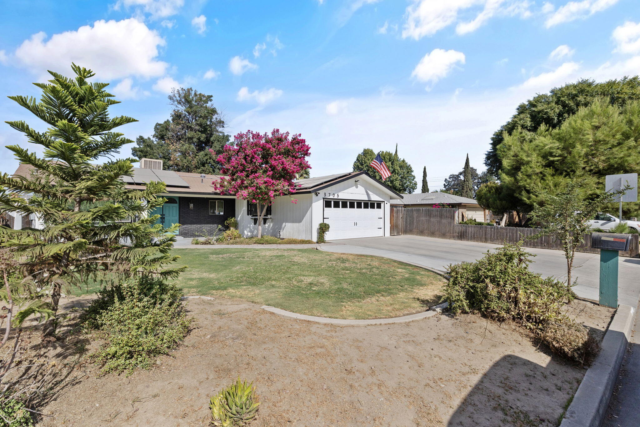 3705 S County Center, Visalia, CA 93277