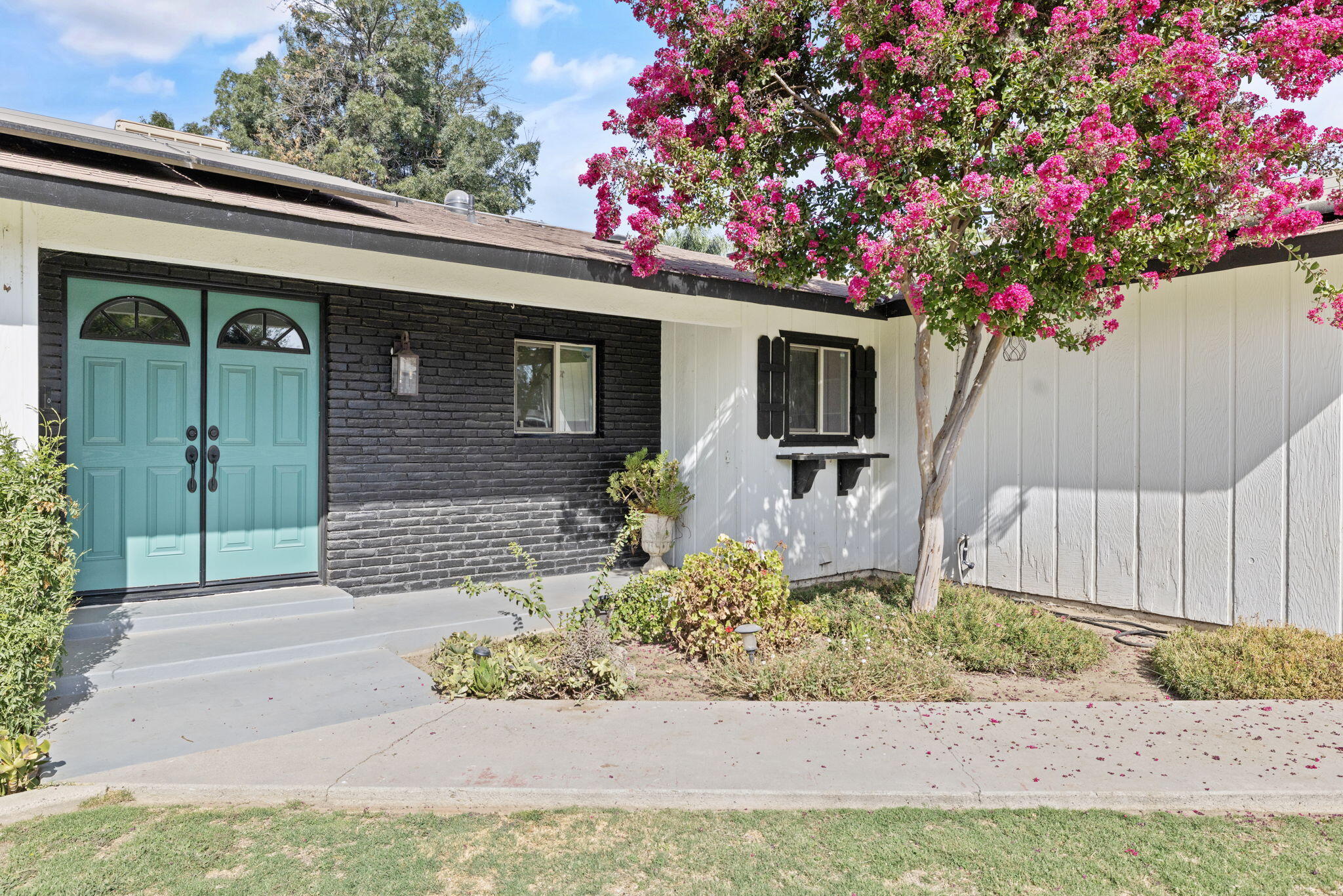 3705 S County Center, Visalia, CA 93277