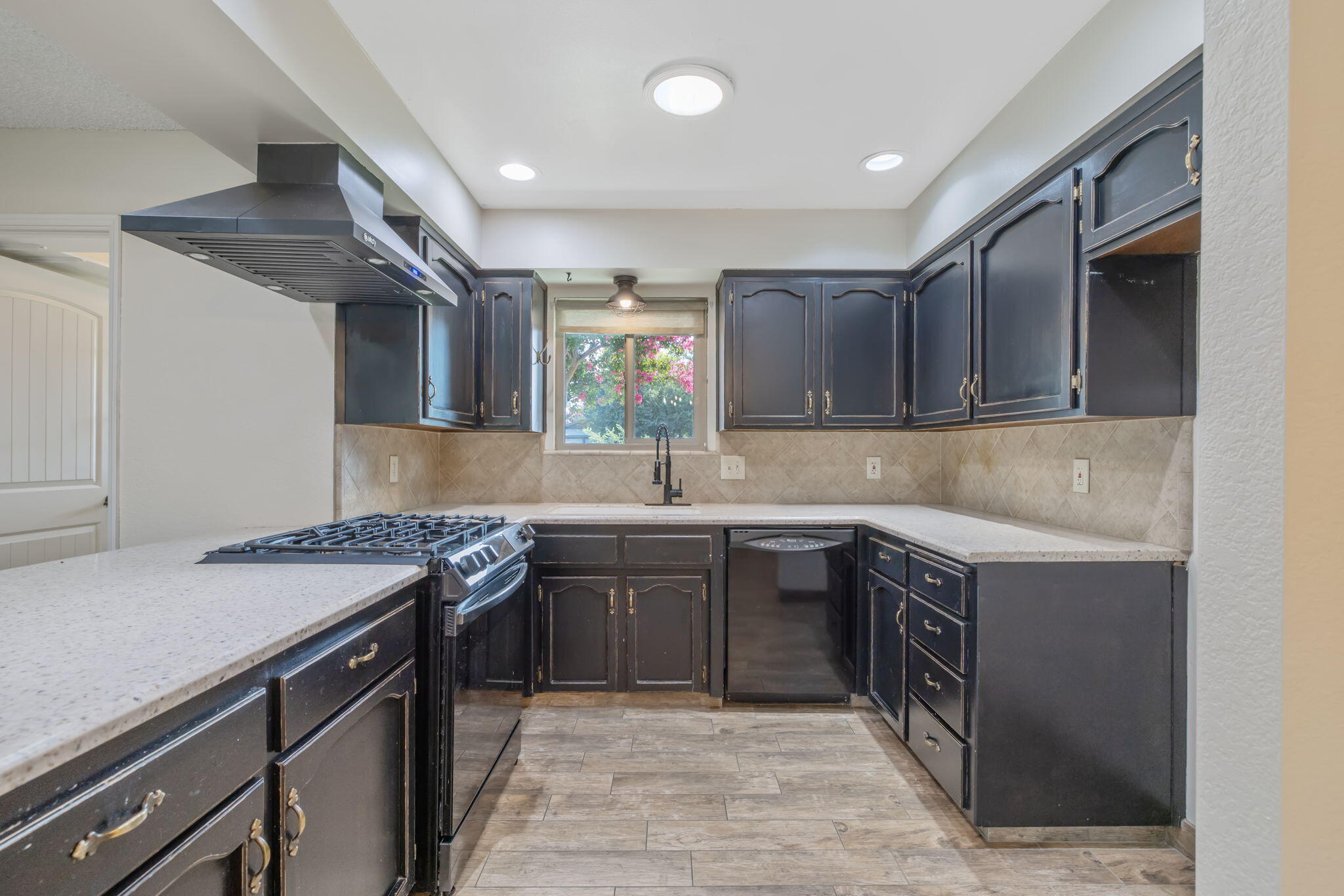 3705 S County Center, Visalia, CA 93277