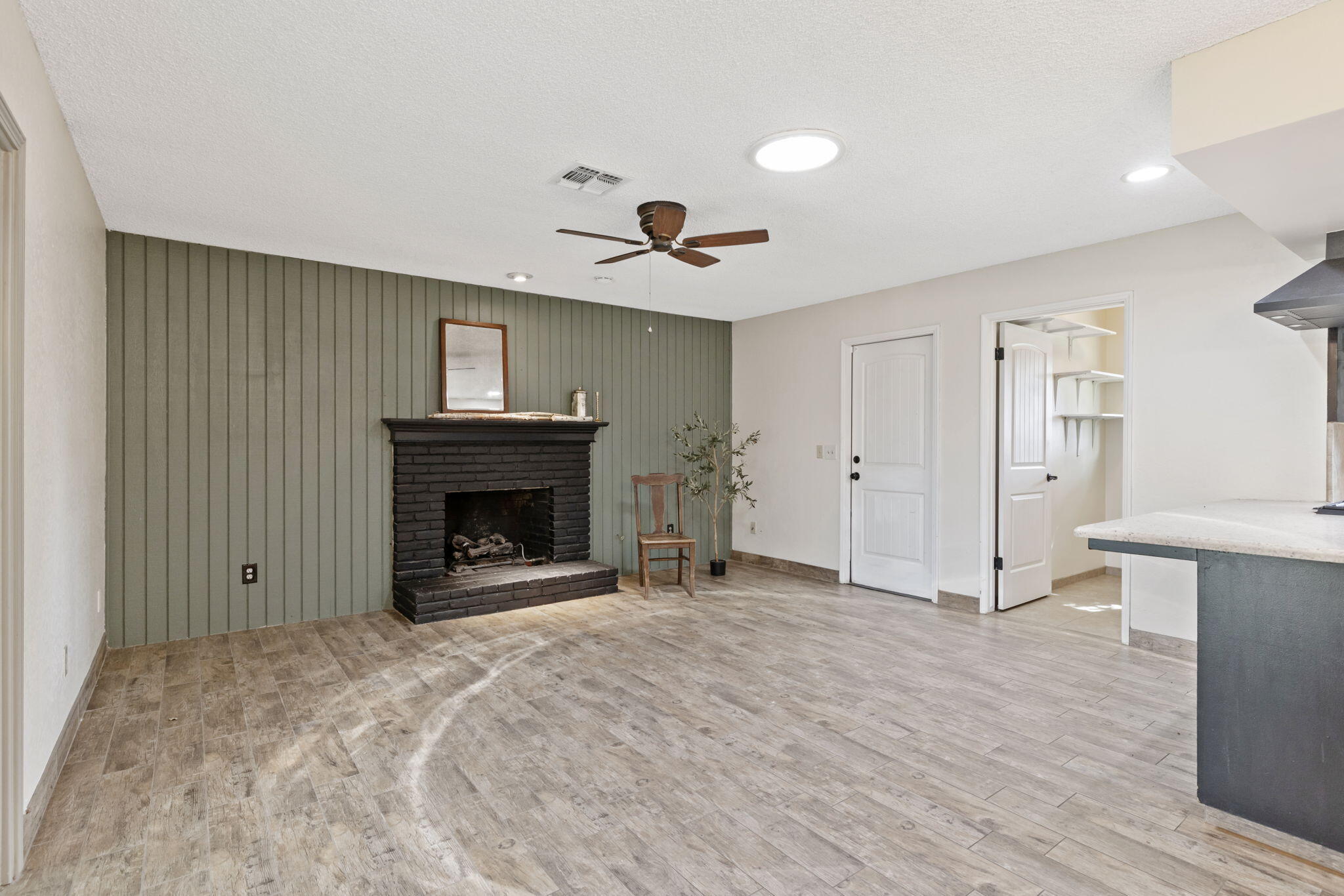 3705 S County Center, Visalia, CA 93277