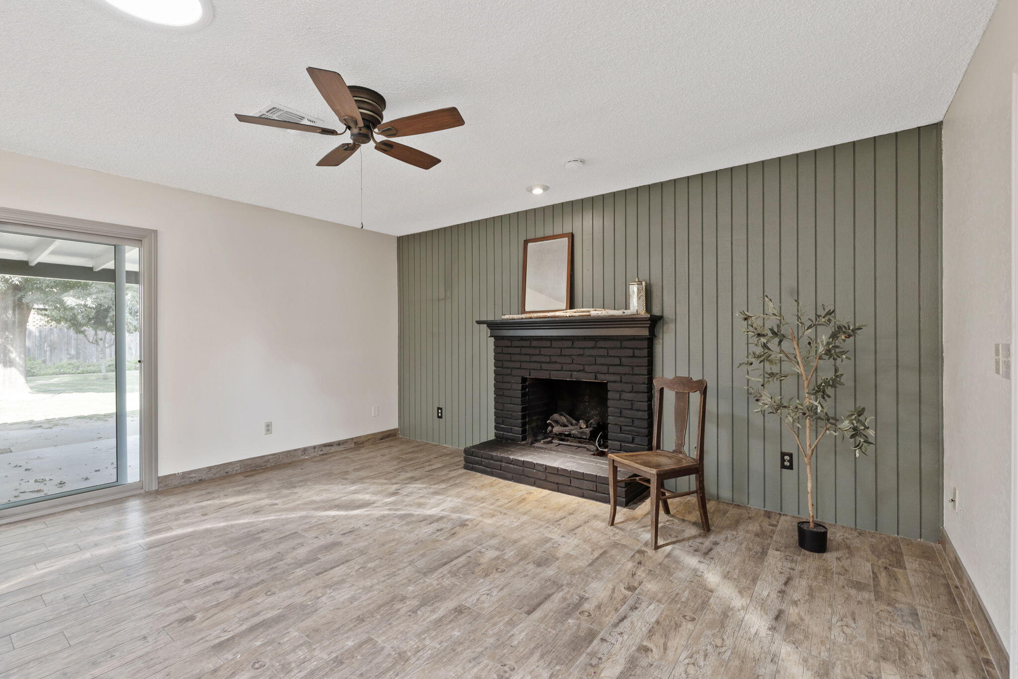 3705 S County Center, Visalia, CA 93277