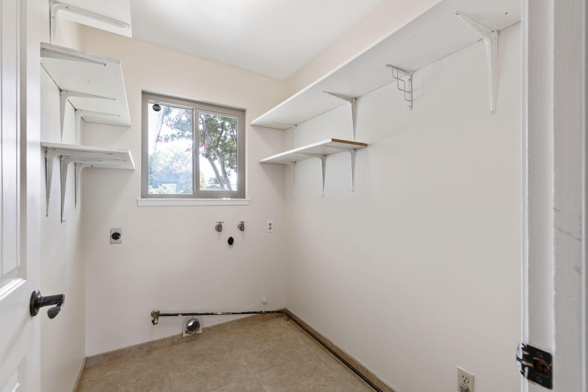 3705 S County Center, Visalia, CA 93277