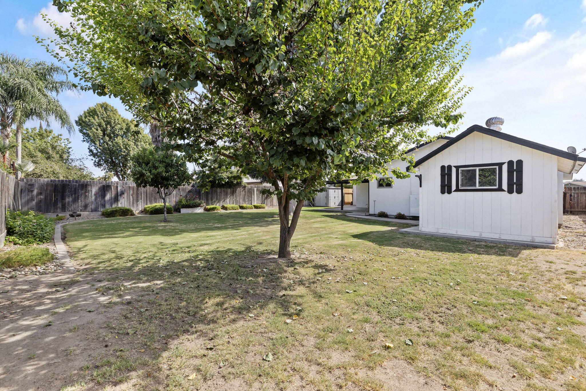 3705 S County Center, Visalia, CA 93277