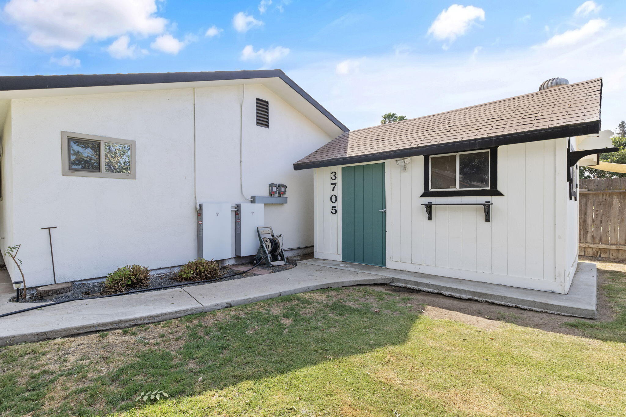 3705 S County Center, Visalia, CA 93277