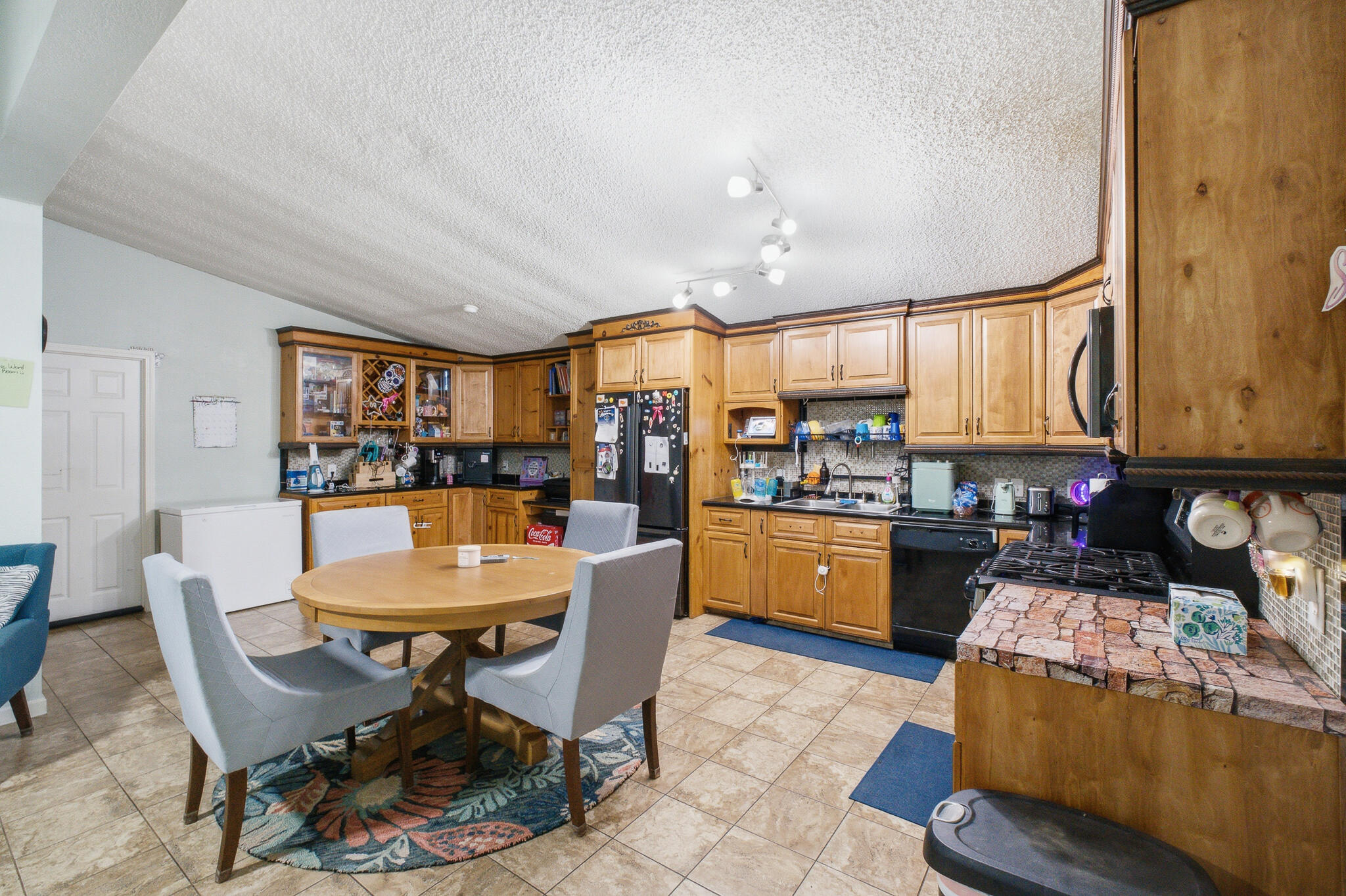 3582 S Pratt St, Tulare, CA 93274