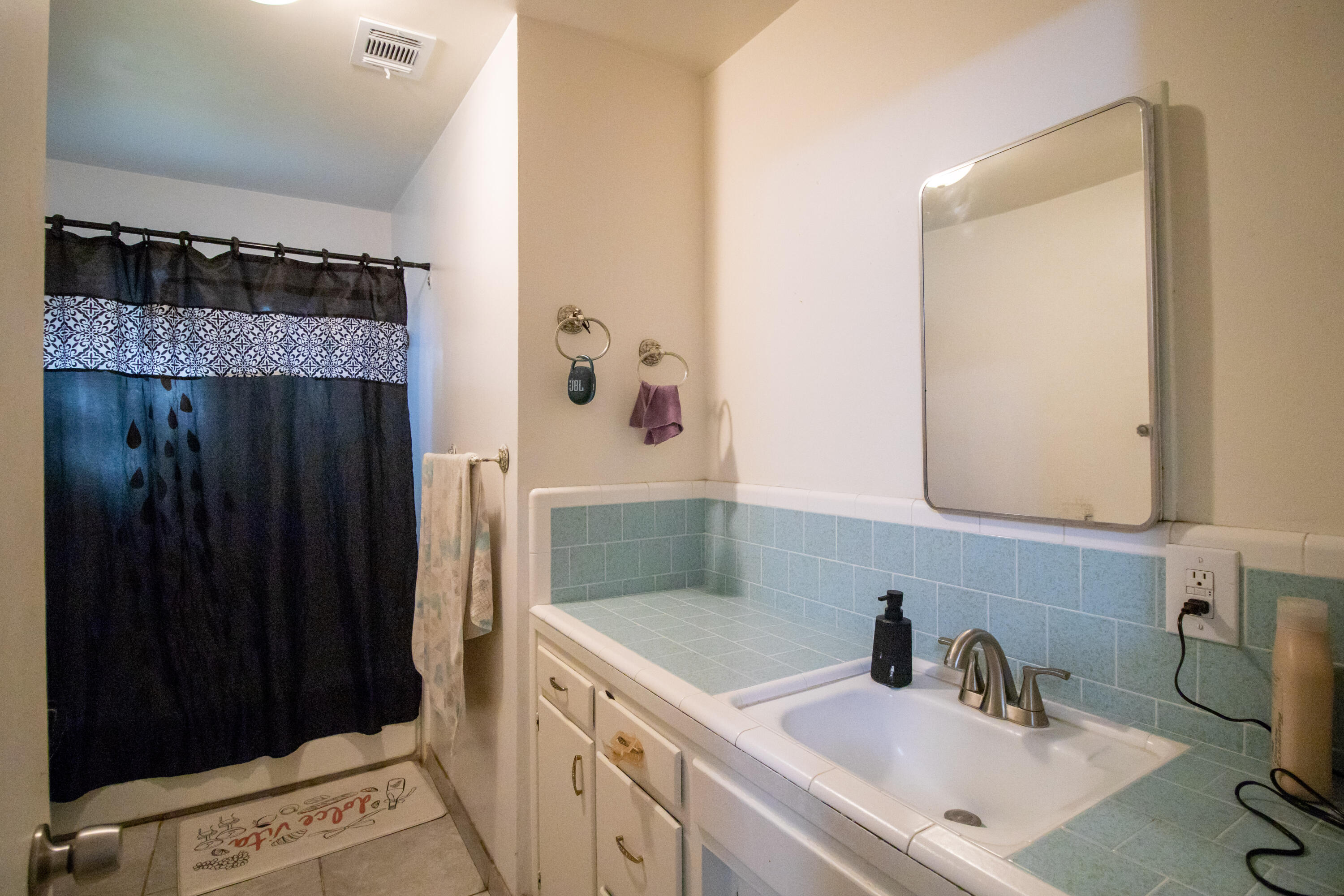 460 N Walch St, Porterville, CA 93257