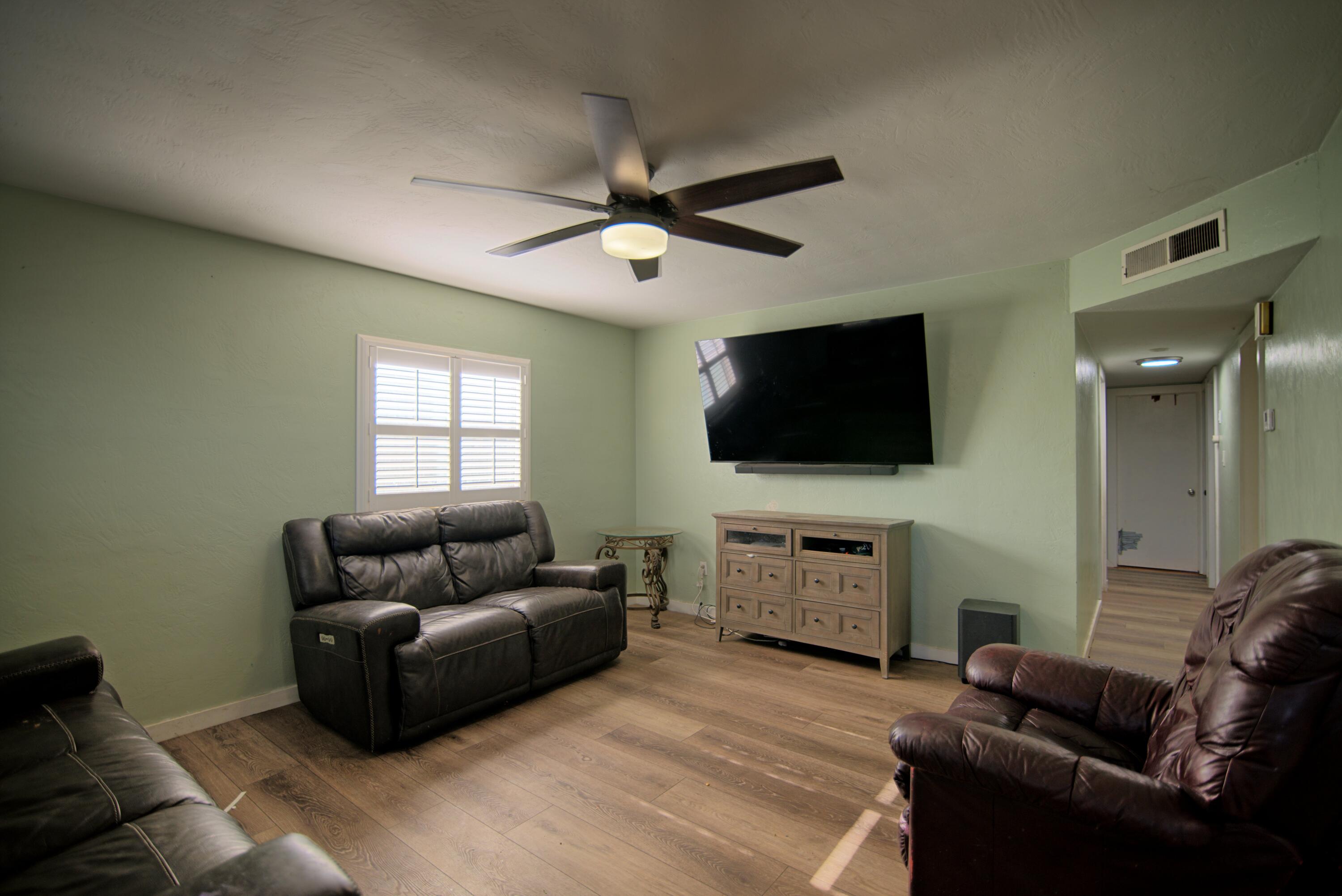 410 E Florinda St, Hanford, CA 93230