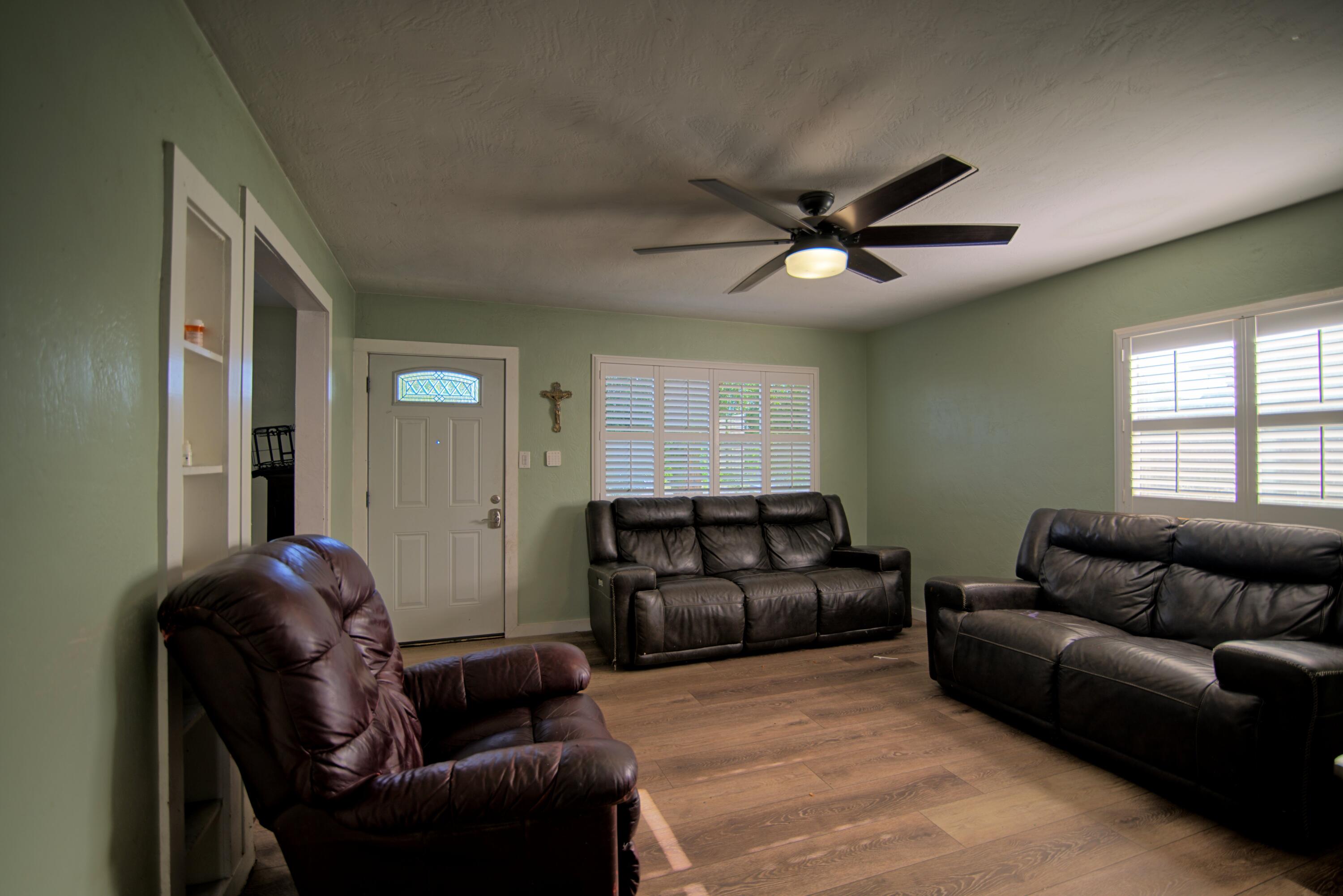 410 E Florinda St, Hanford, CA 93230