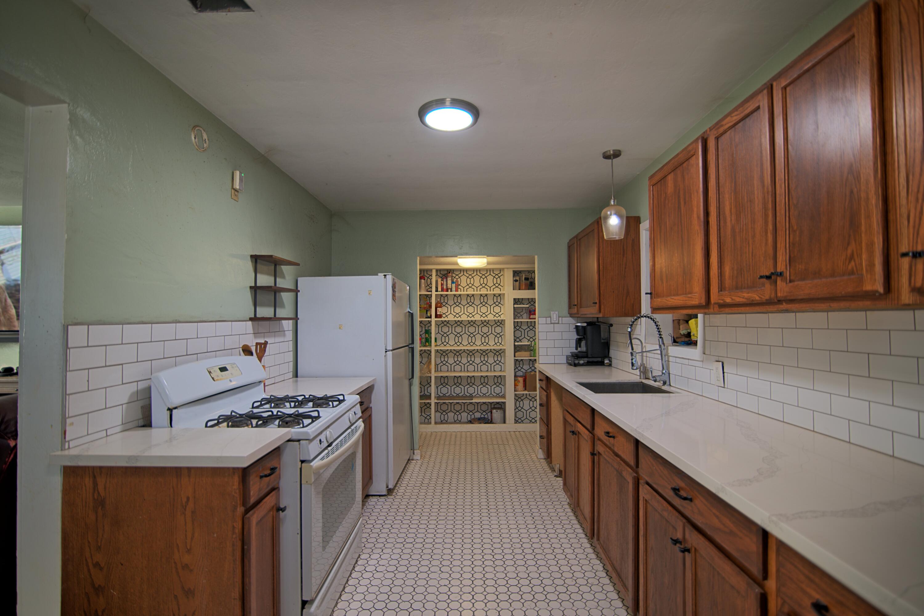 410 E Florinda St, Hanford, CA 93230